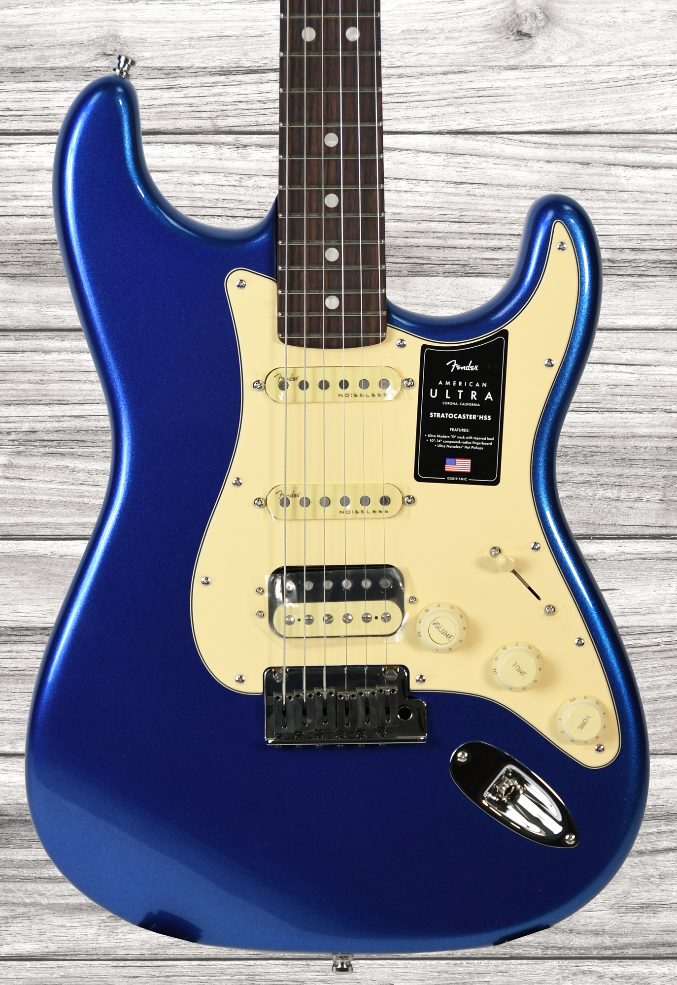 fender-american-ultra-strat-rw-hss-c-blue_63986fa6c9ea3.jpg