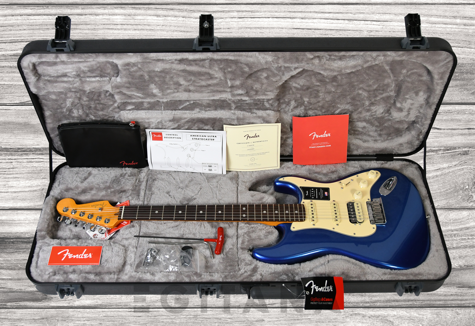 fender-american-ultra-strat-rw-hss-c-blue_63986fab451e8.jpg