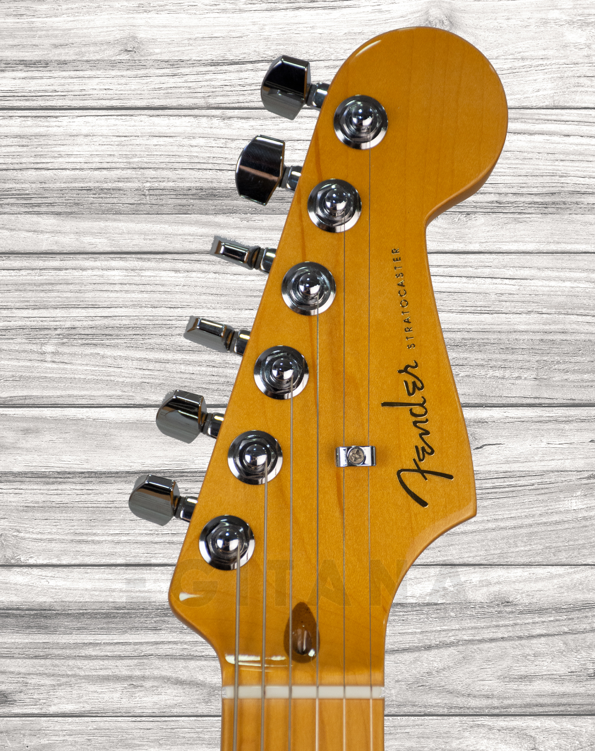 fender-american-ultra-stratocaster-mn-aged-natural_5f15ced561778.jpg