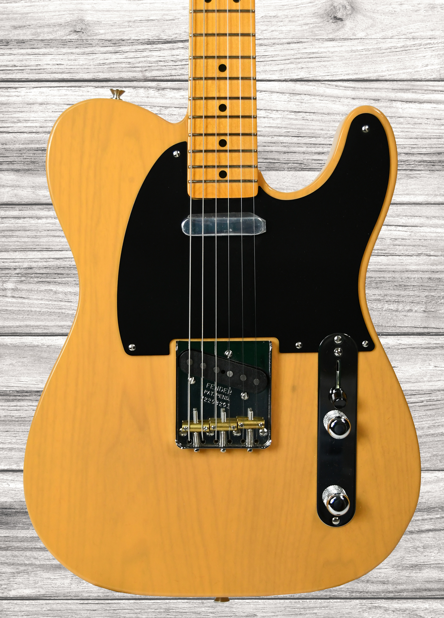 fender-american-vintage-ii-1951-maple-fingerboard-butterscotch-blonde_63566511ee855.jpg