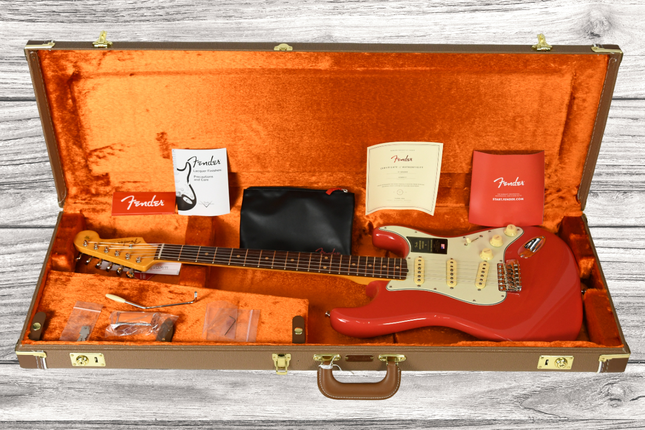 fender-av-ii-61-strat-rw-frd_65dc6b014c628.jpg