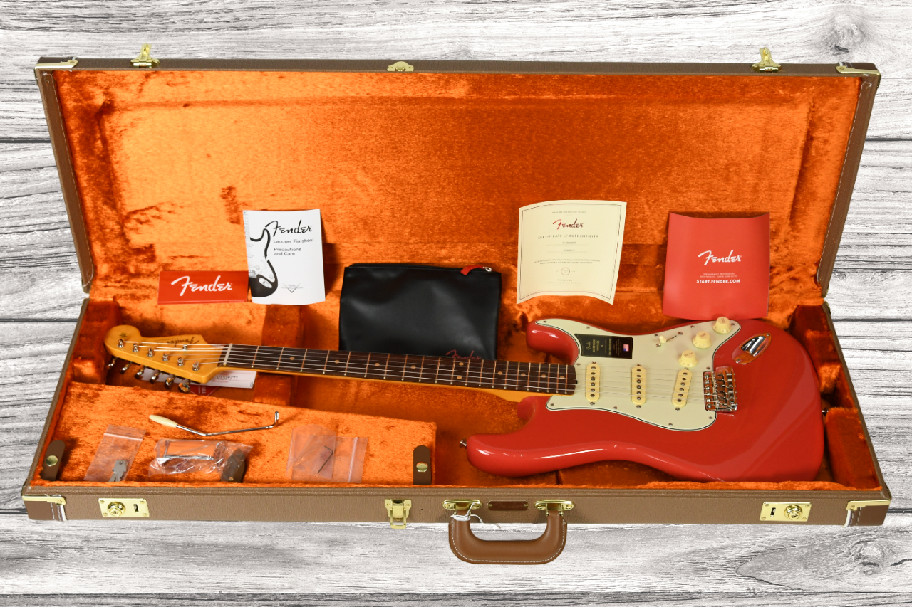 fender-av-ii-61-strat-rw-frd_66560c73801a6.png