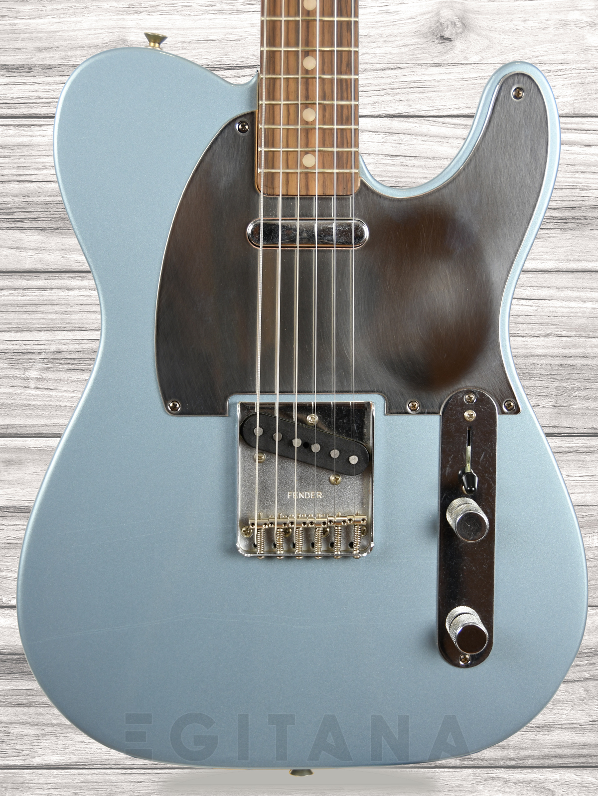 fender-chrissie-hynde-tele-rw-ibm_60e86ac2b4515.jpg