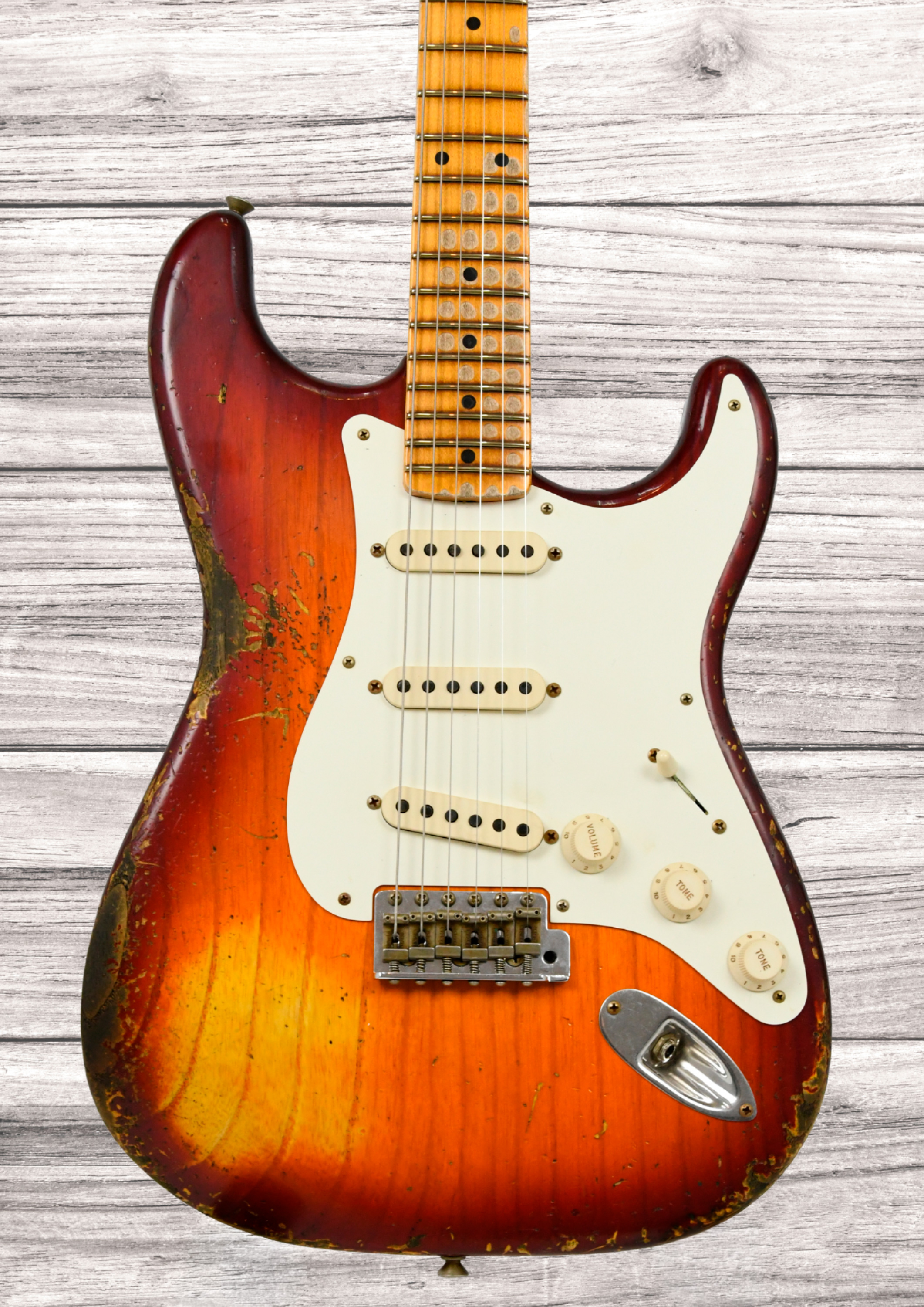 fender-custom-shop-1957-stratocaster-heavy-relic-mn-aged-cherry-sunburst_6aaaa57d8208c.jpg