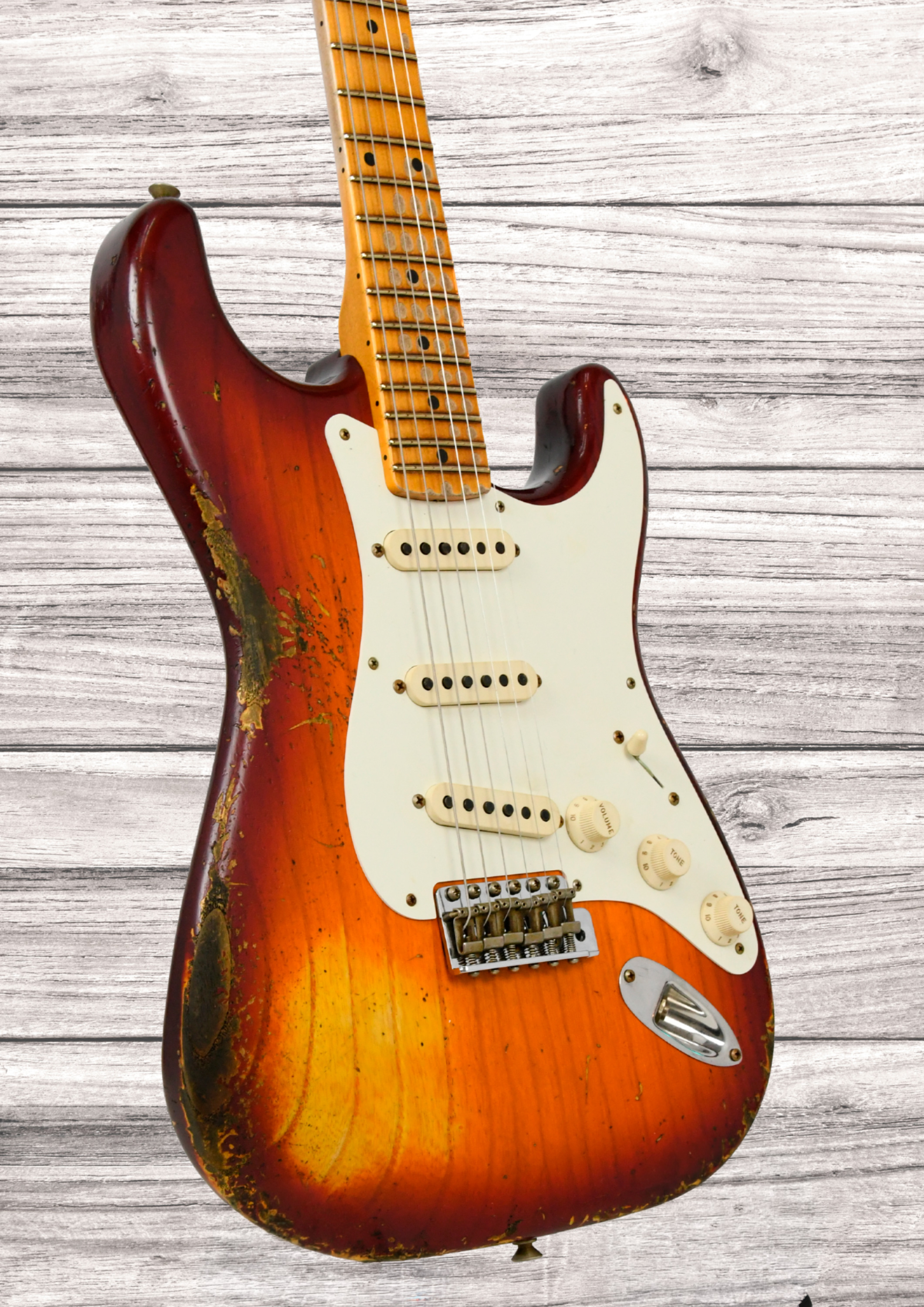 fender-custom-shop-1957-stratocaster-heavy-relic-mn-aged-cherry-sunburst_6aaaa5802270c.jpg