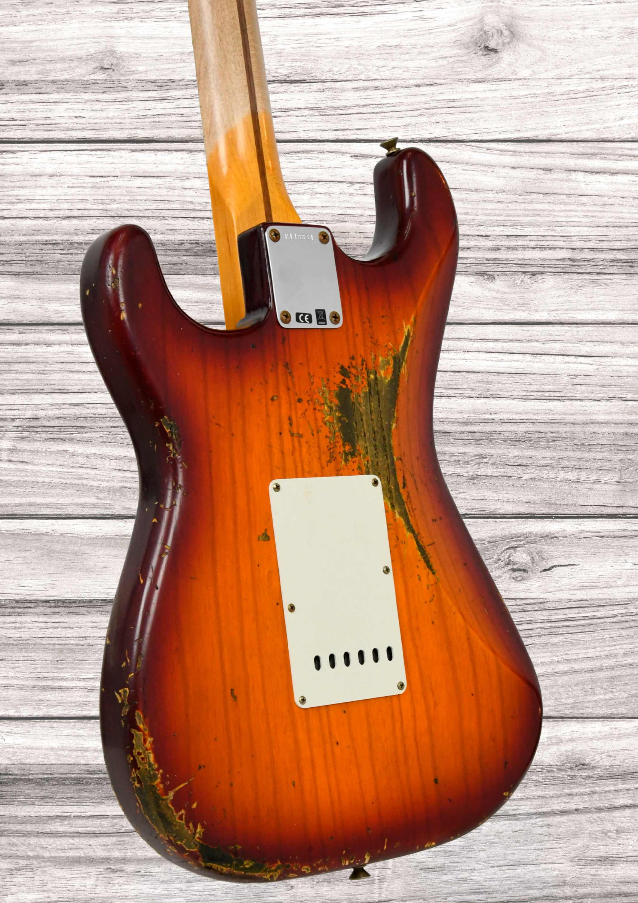 fender-custom-shop-1957-stratocaster-heavy-relic-mn-aged-cherry-sunburst_6aaaa58d37689.jpg