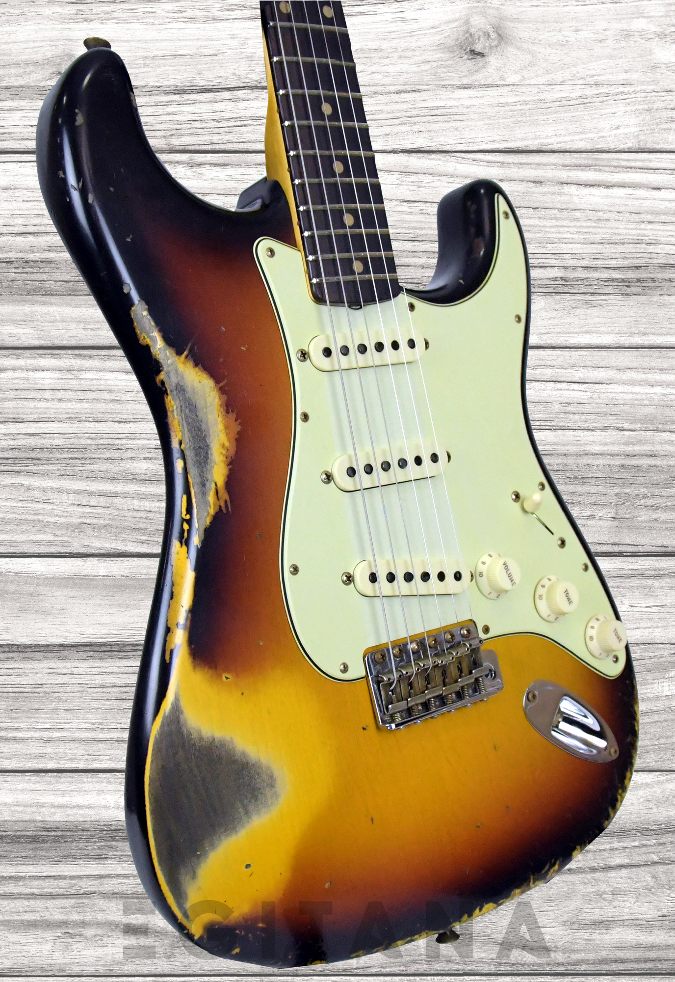 fender-custom-shop-1960-heavy-relic-faded-aged-3-color-sunburst_61a89883ab377.png