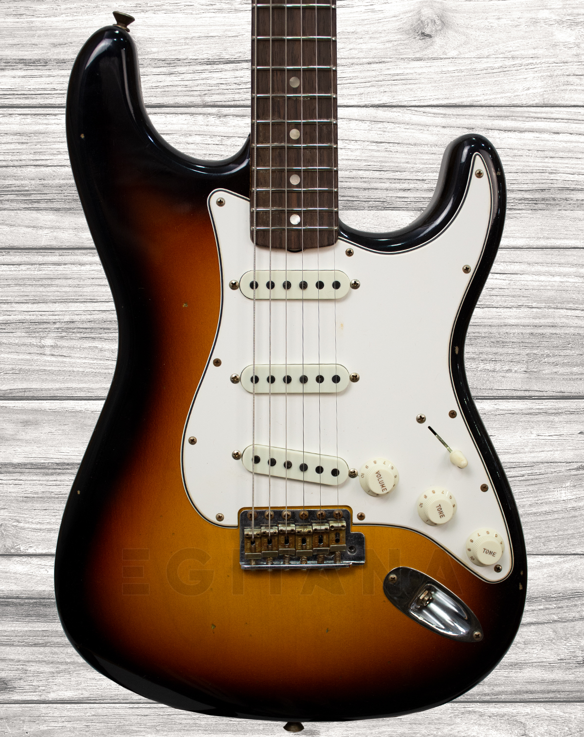 fender-custom-shop-1964-stratocaster-journeyman-relic-faded-3-colour-sunburst_5f1b0cece31e3.jpg