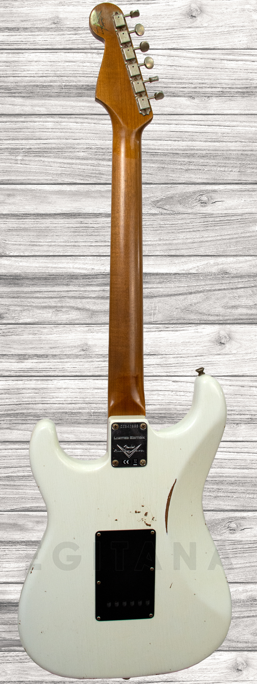 fender-custom-shop-2019-limited-edition-roasted-relic-aged-olympic-white_5f1b060a1bc99.jpg