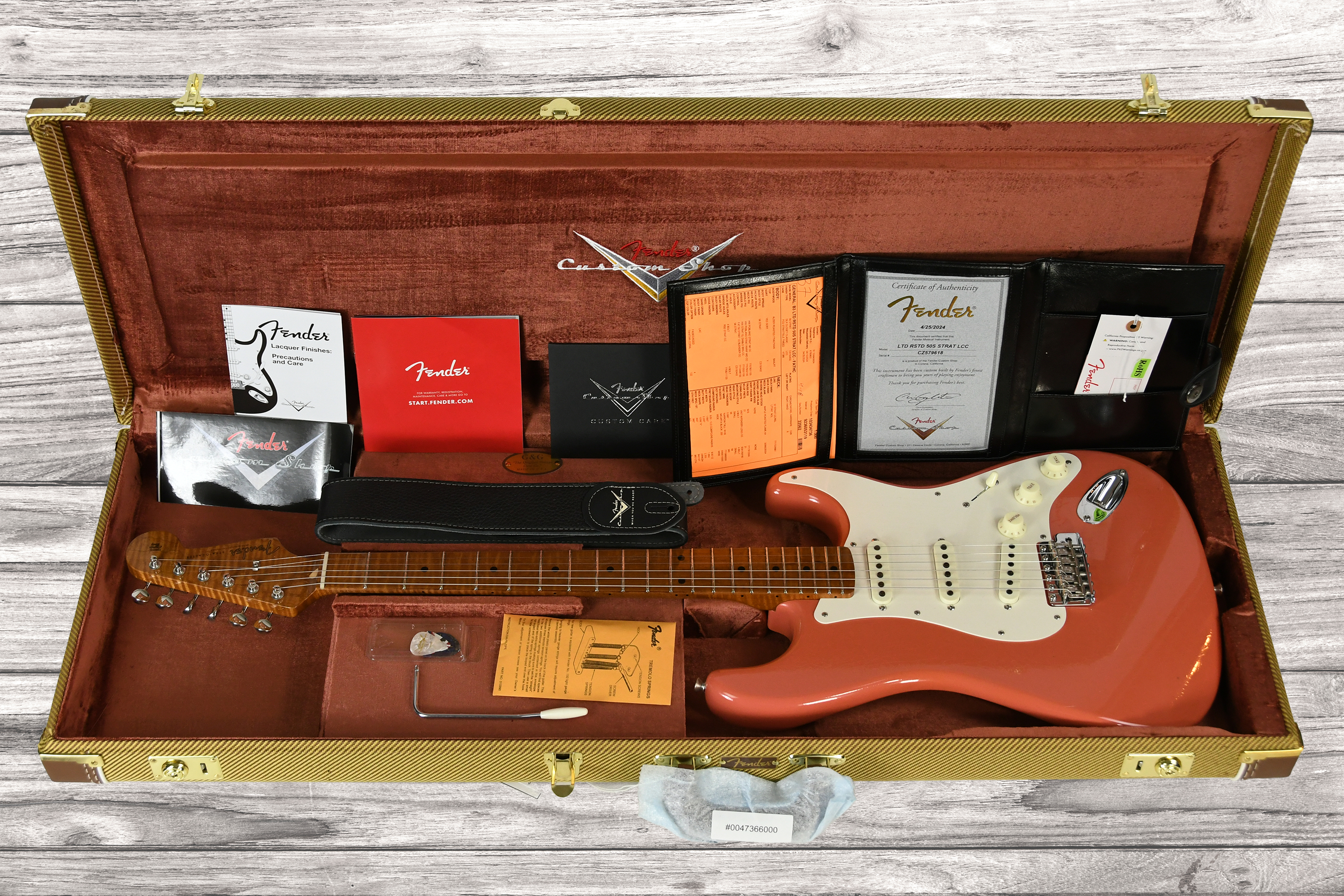 fender-custom-shop-50s-limited-edition-roasted-dlx-closet-classic-1-piece-4a-roasted-flame-maple-faded-aged-tahitian-coral_6937f729b3f0e.jpg
