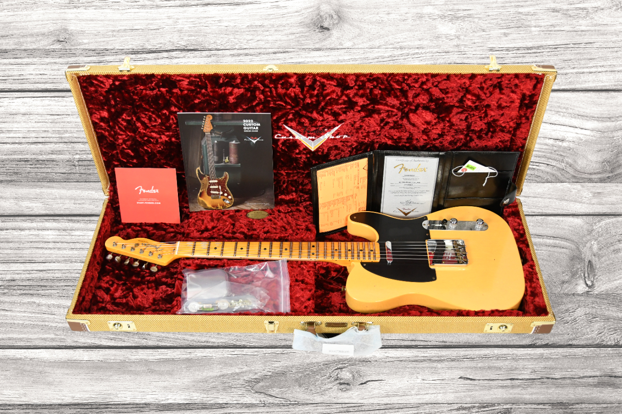 fender-custom-shop-52-telecaster-journeyman-relic-maple-neck-aged-nocaster-blonde_641c567a2d300.jpg