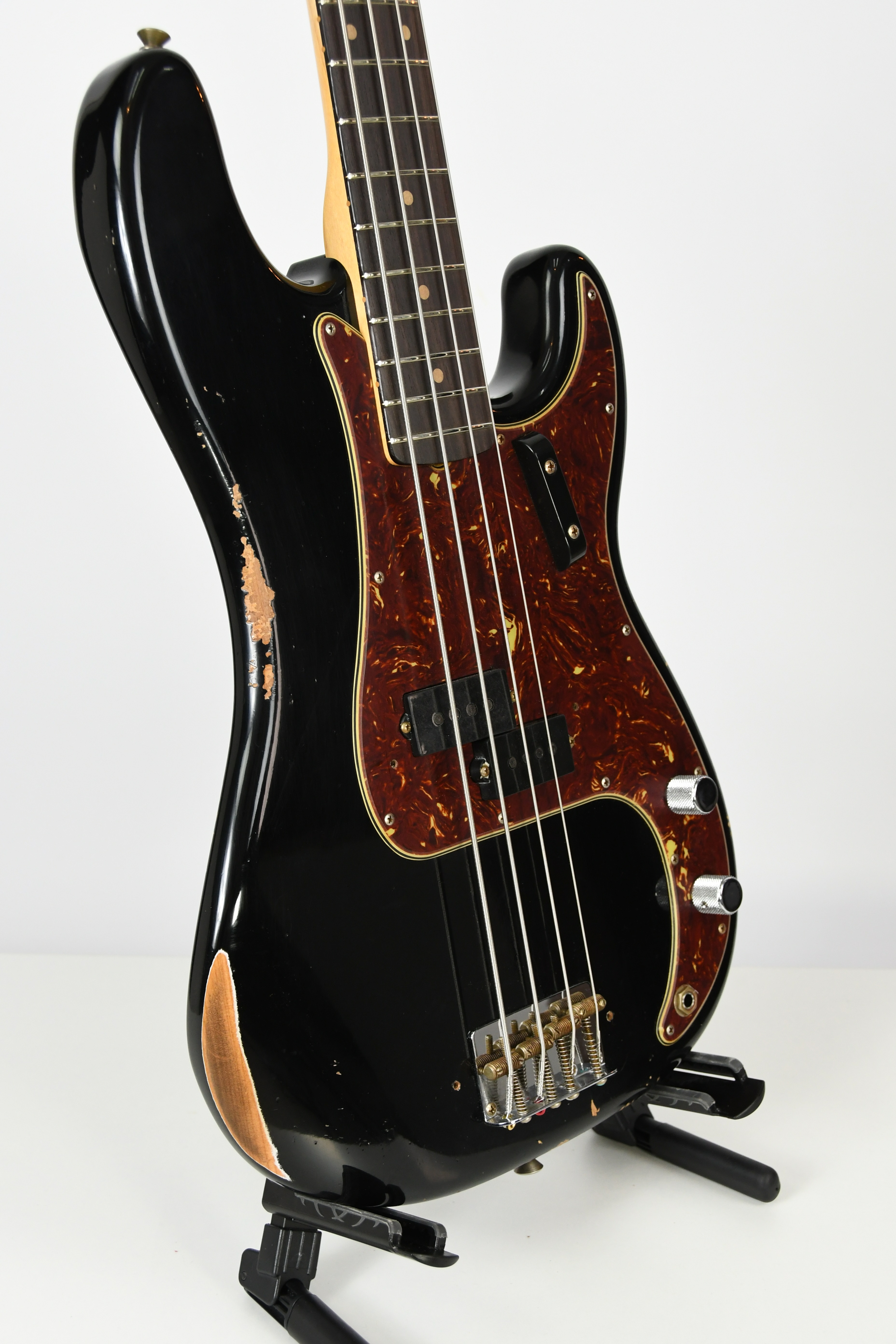 fender-custom-shop-62-precision-bass-aged-black_6697d6696a40e.jpg