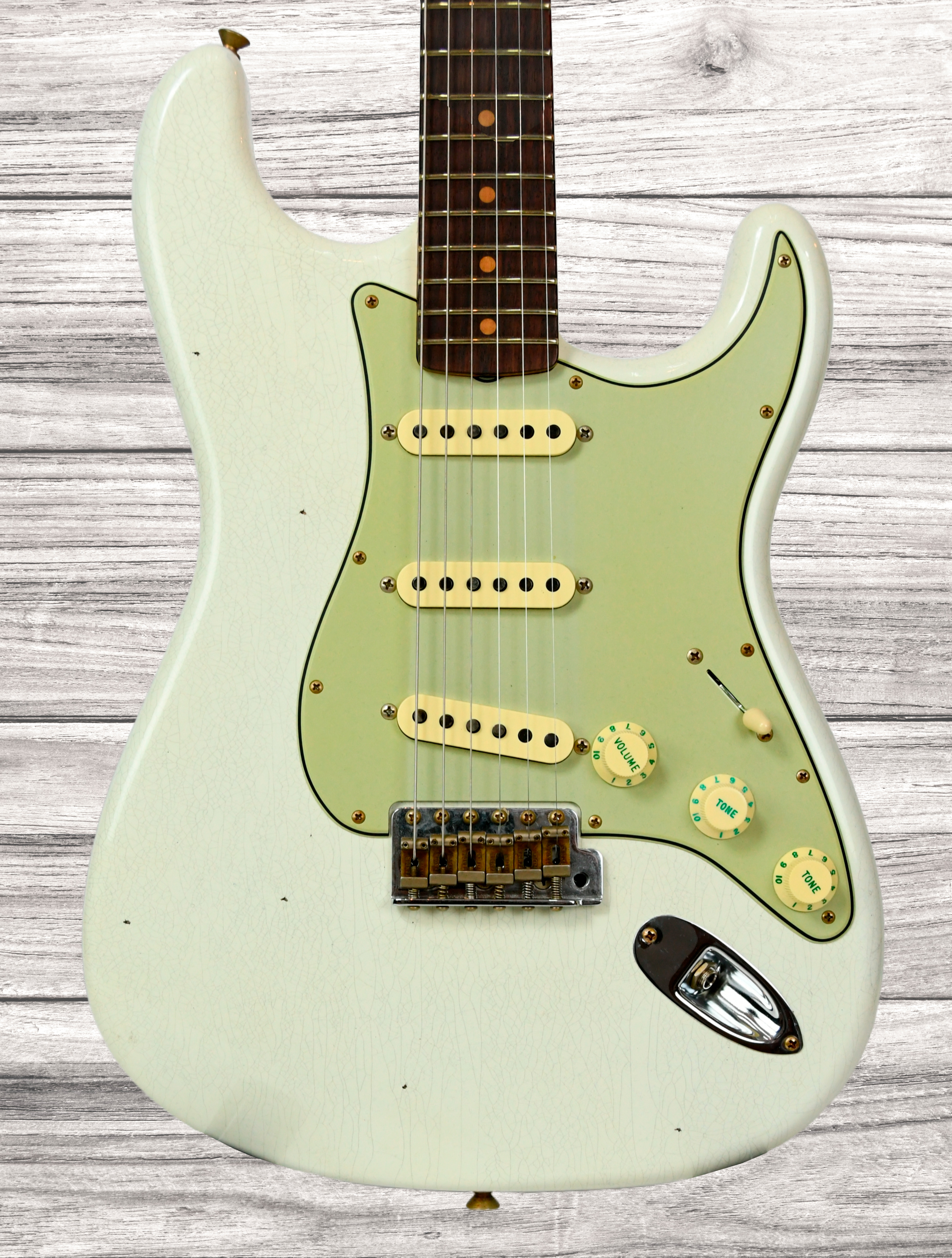 fender-custom-shop-64-stratocasterjourneyman-relic-aged-olympic-white_66e30c95925cf.jpg