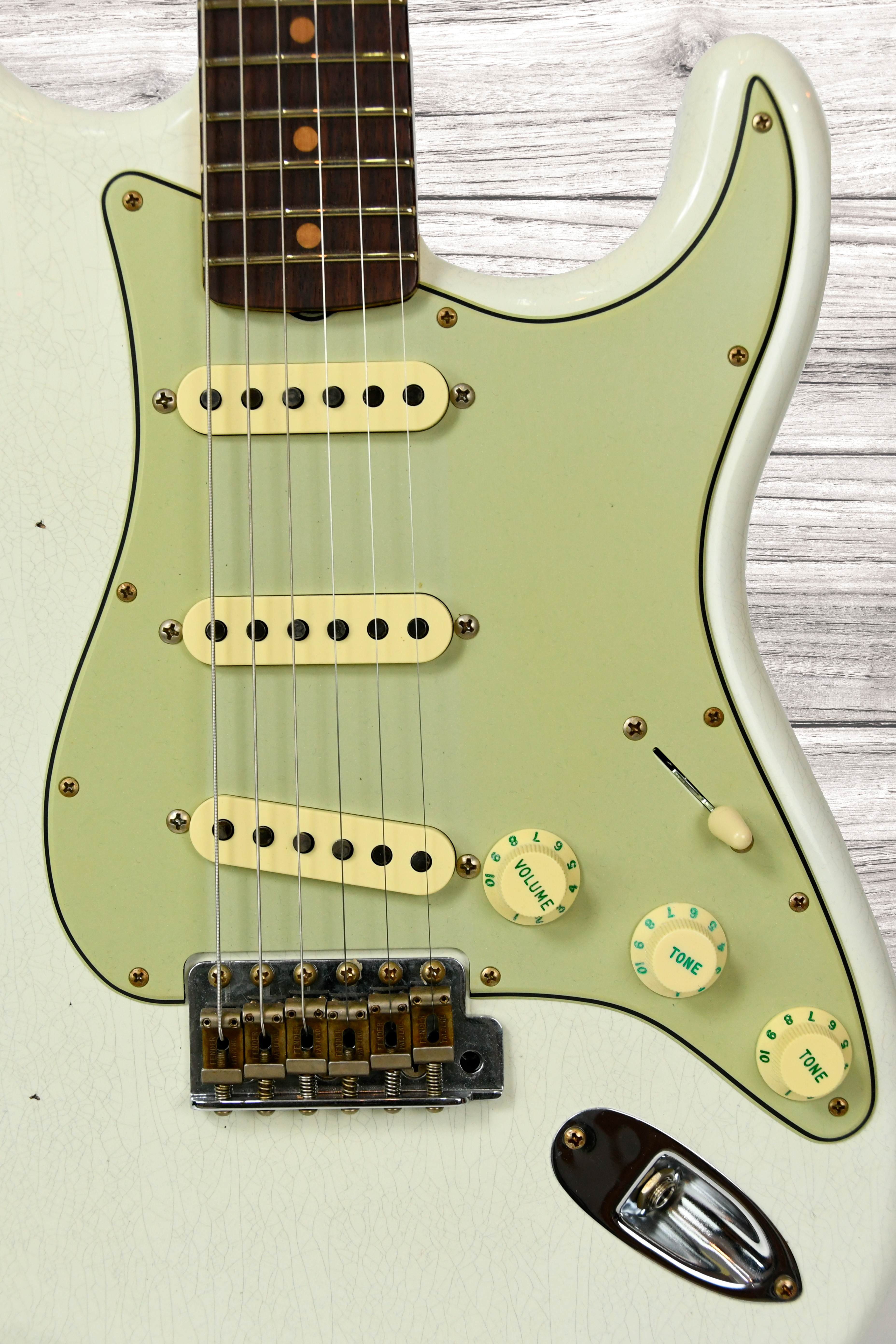 fender-custom-shop-64-stratocasterjourneyman-relic-aged-olympic-white_66e30cbe51259.jpg