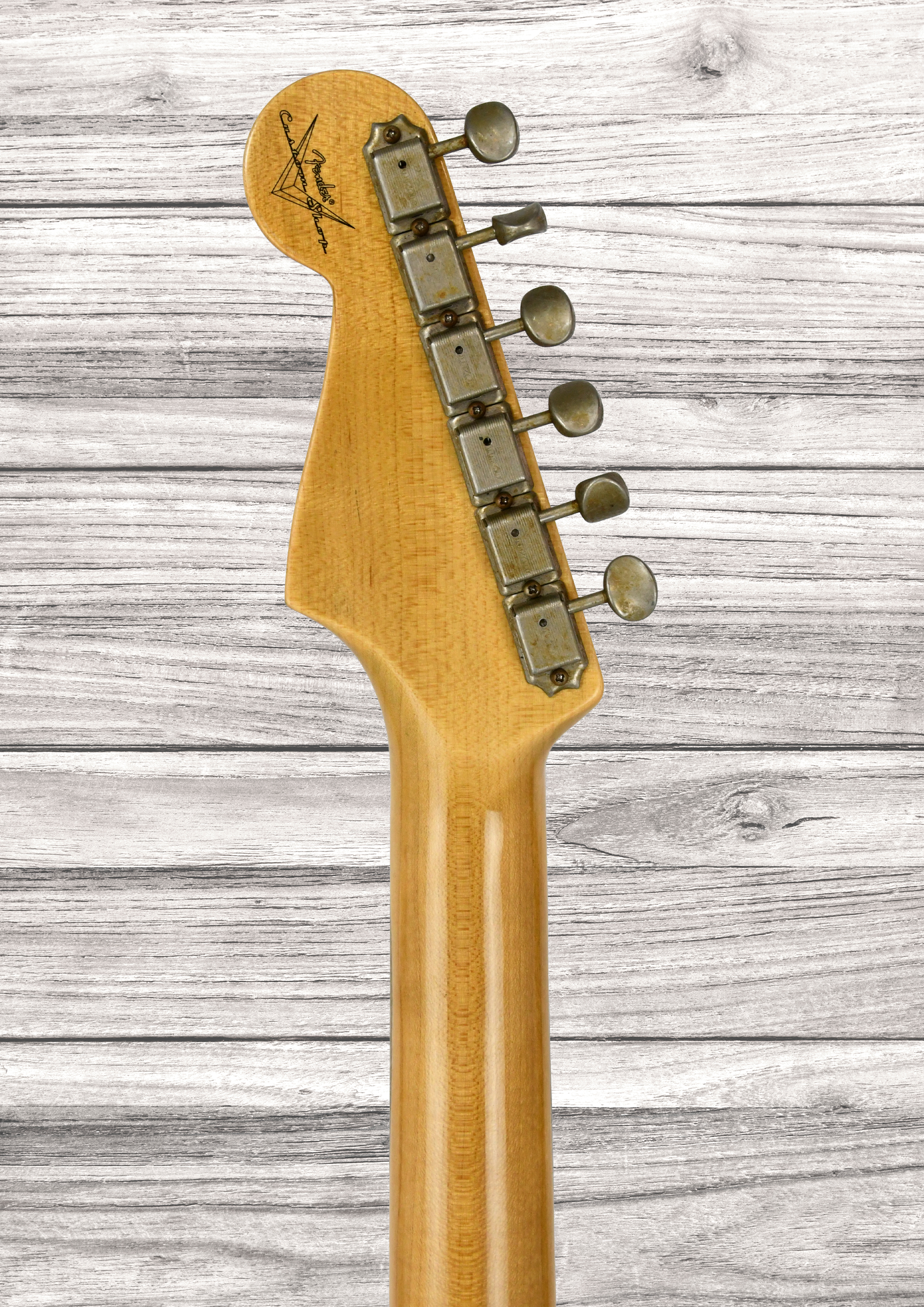 fender-custom-shop-64-stratocasterjourneyman-relic-aged-olympic-white_6931a32a6772b.jpg