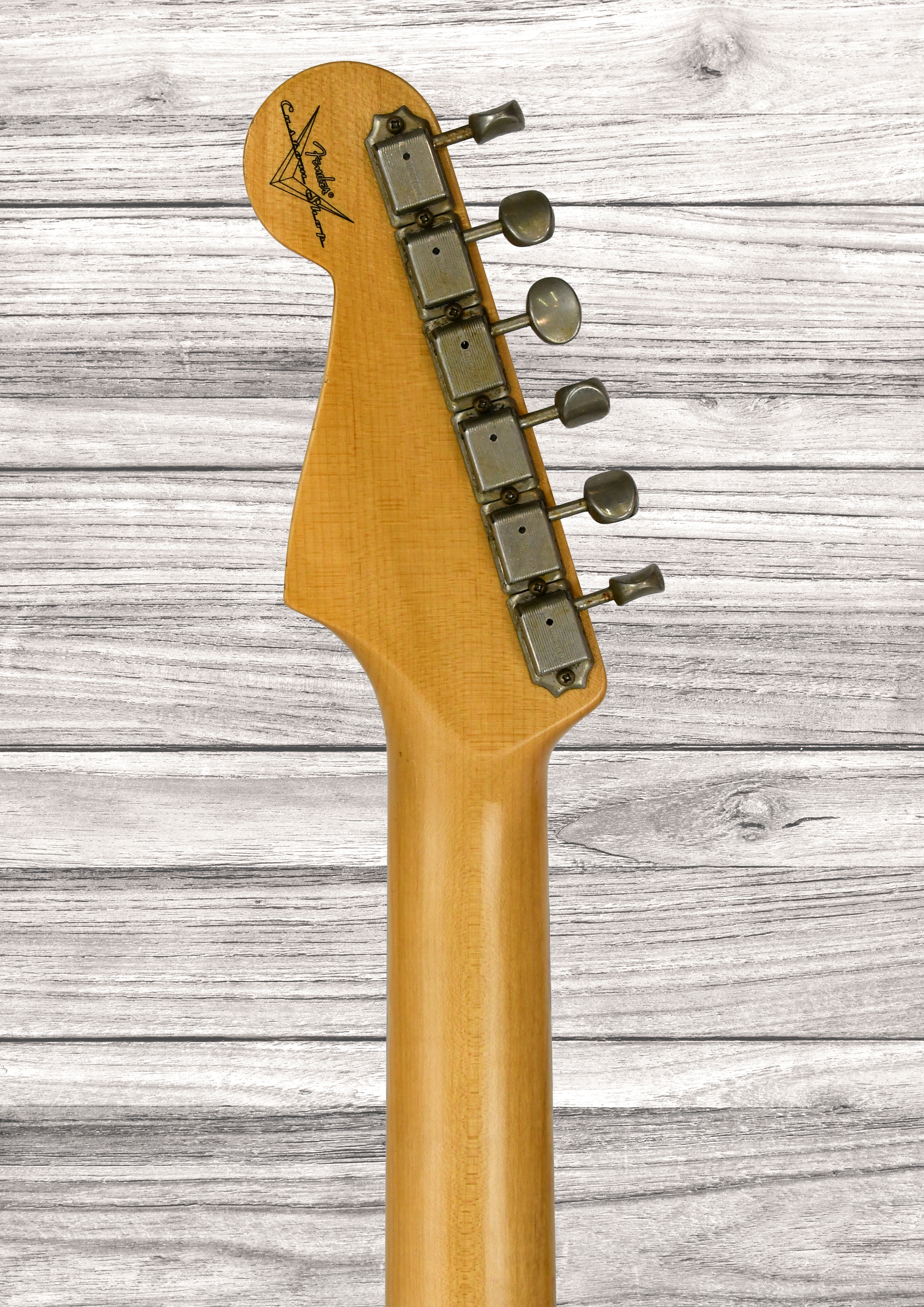 fender-custom-shop-64-stratocasterjourneyman-relic-aged-olympic-white_6931a34e140a4.png