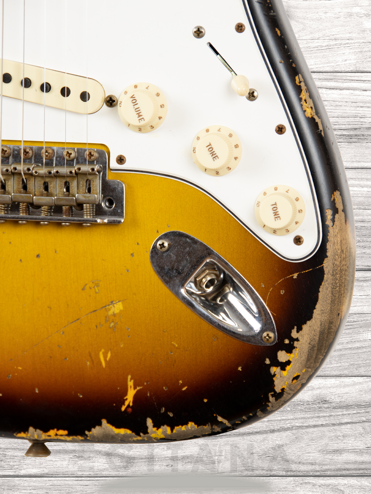 fender-custom-shop-67-stratocaster-heavy-relic-faded-aged-3-colour-sunburst_609d546e4bd16.jpg