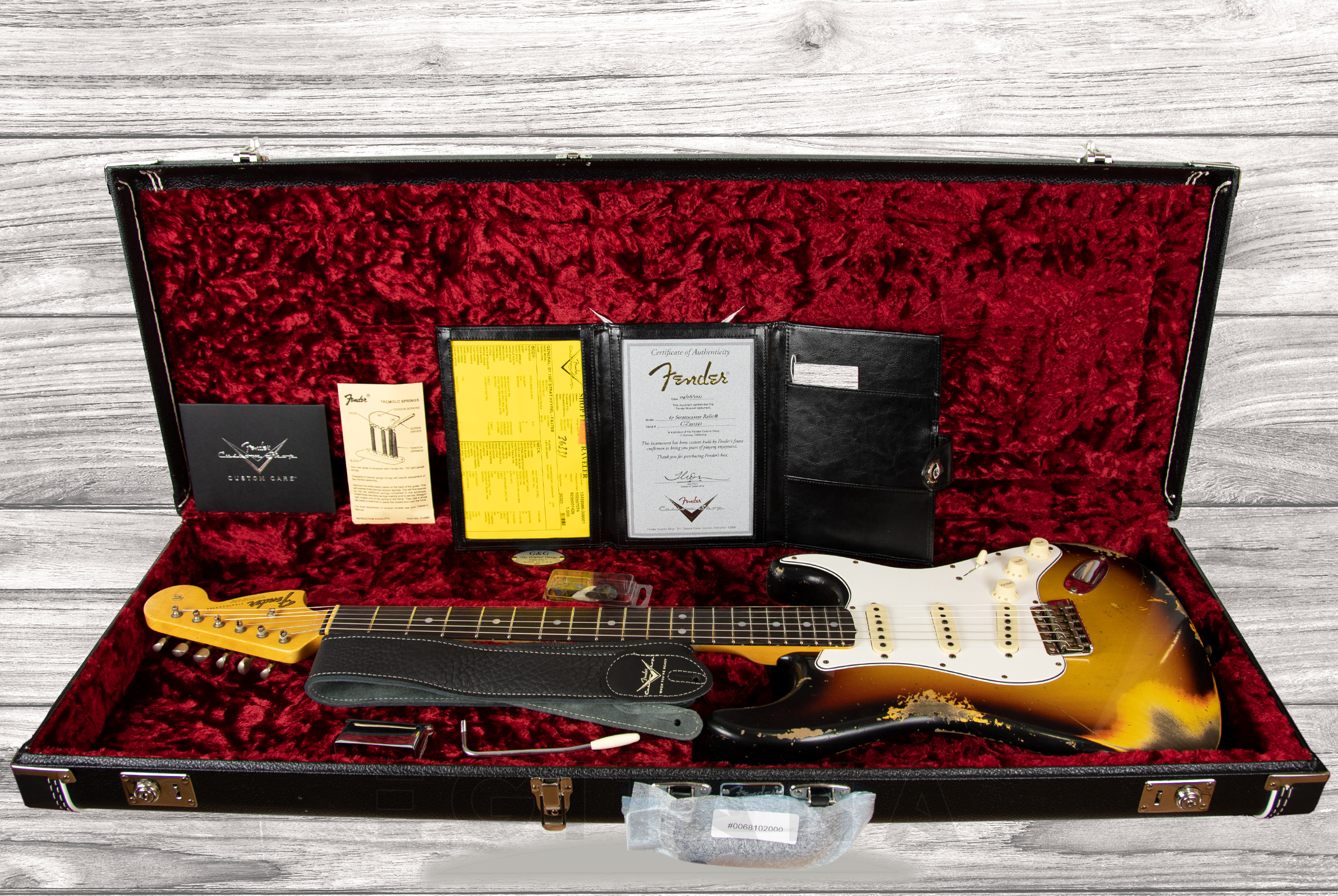 fender-custom-shop-67-stratocaster-heavy-relic-faded-aged-3-colour-sunburst_609d547026d26.jpg