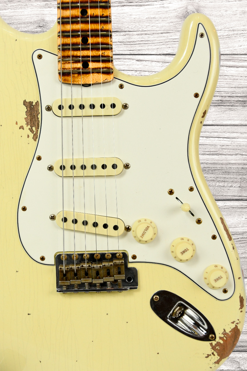 fender-custom-shop-69-stratocaster-heavy-relic-aged-vintage-white_6704034f9ea60.jpg