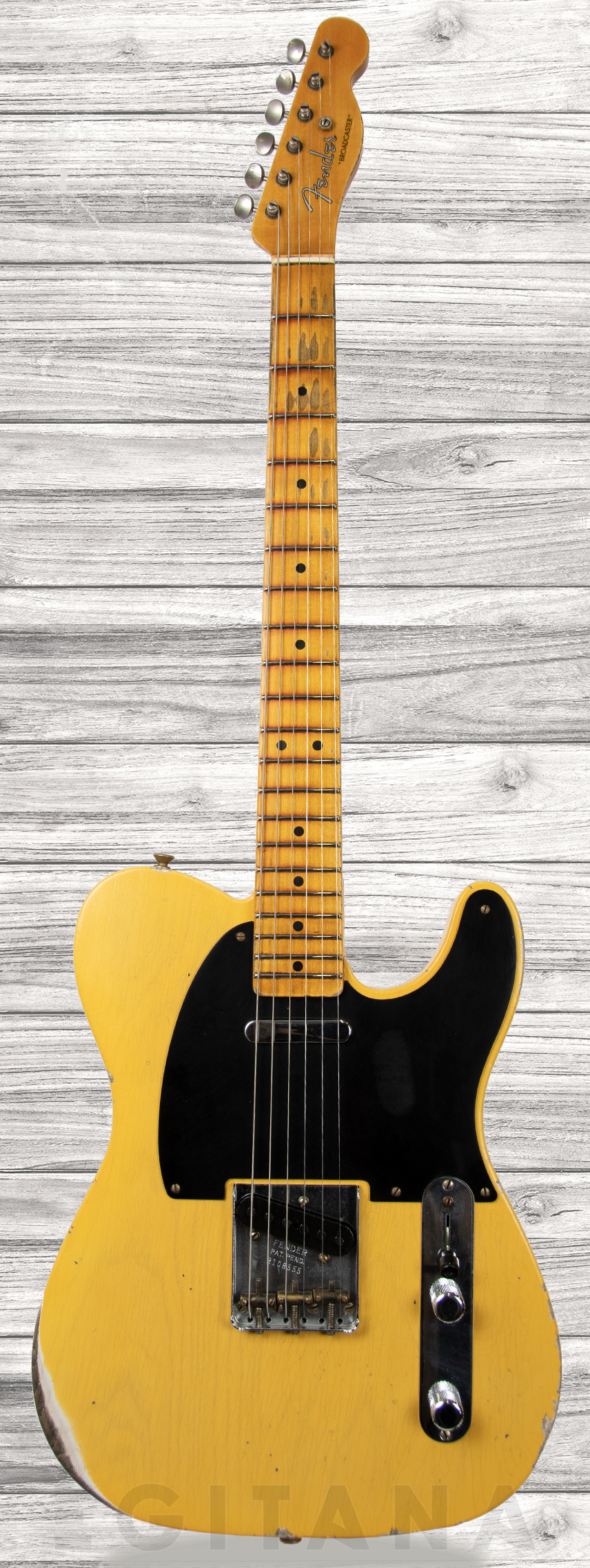 fender-custom-shop-70th-anniversary-relic-broadcaster-aged-blonde_606c8764cf91f.jpg