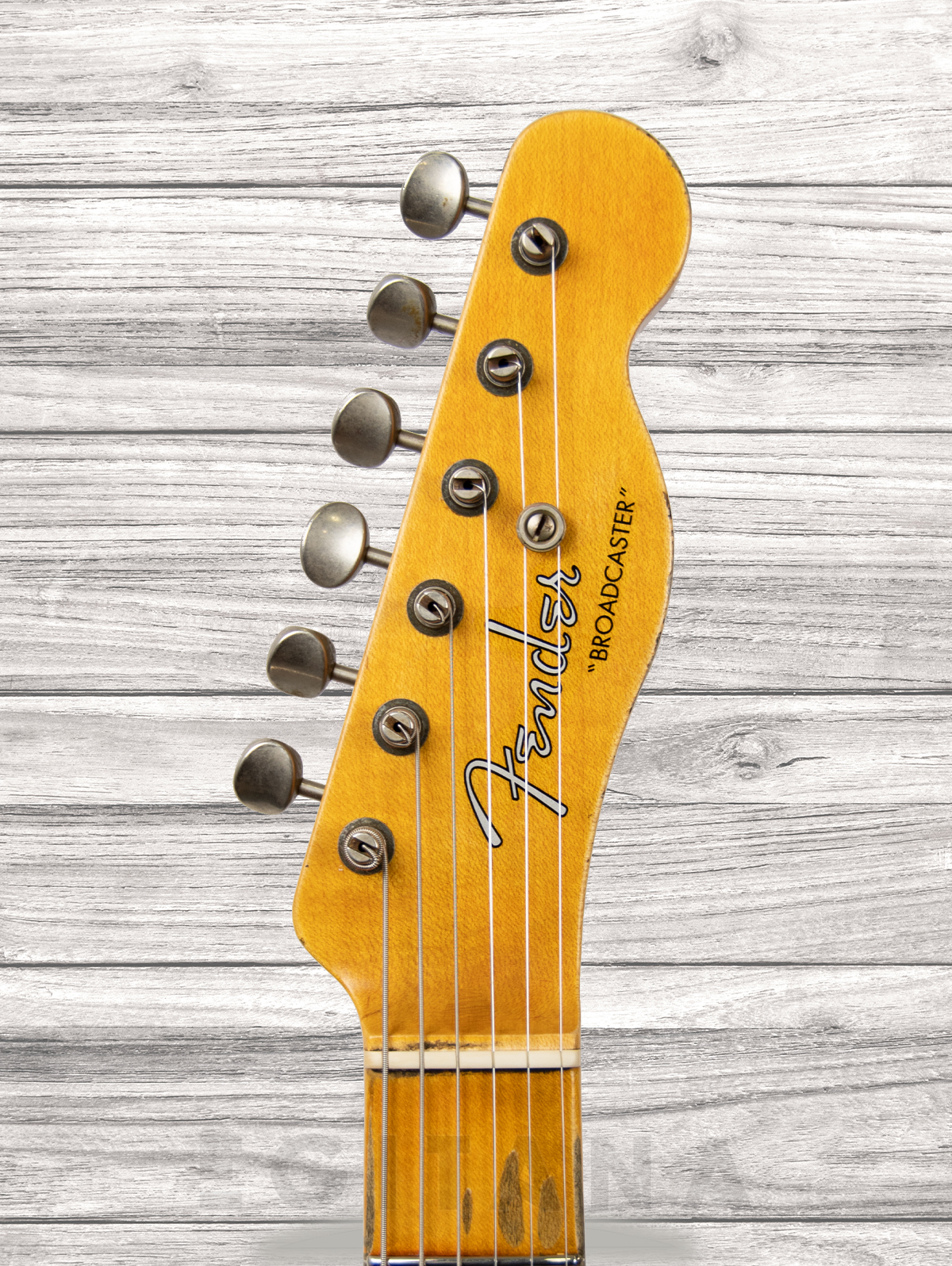 fender-custom-shop-70th-anniversary-relic-broadcaster-aged-blonde_606c8766c3a21.jpg