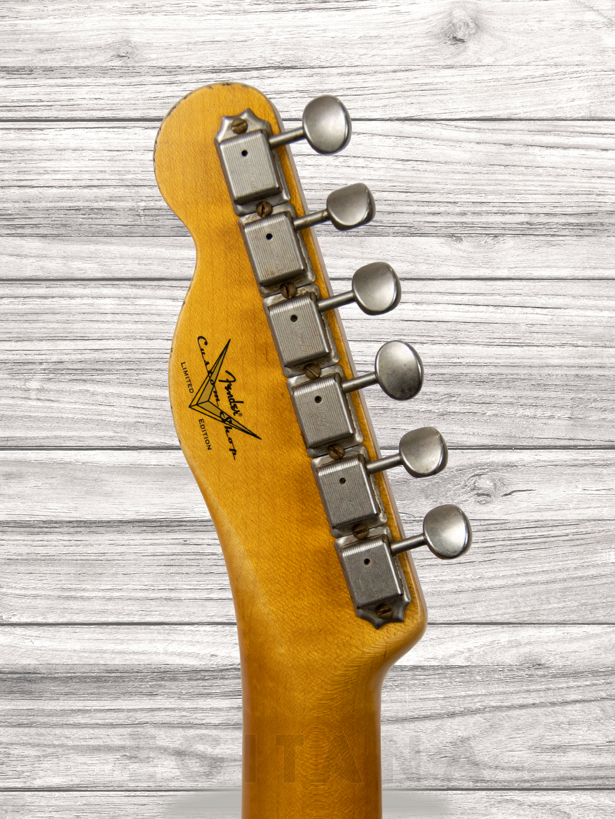 fender-custom-shop-70th-anniversary-relic-broadcaster-aged-blonde_606c8767be2eb.jpg