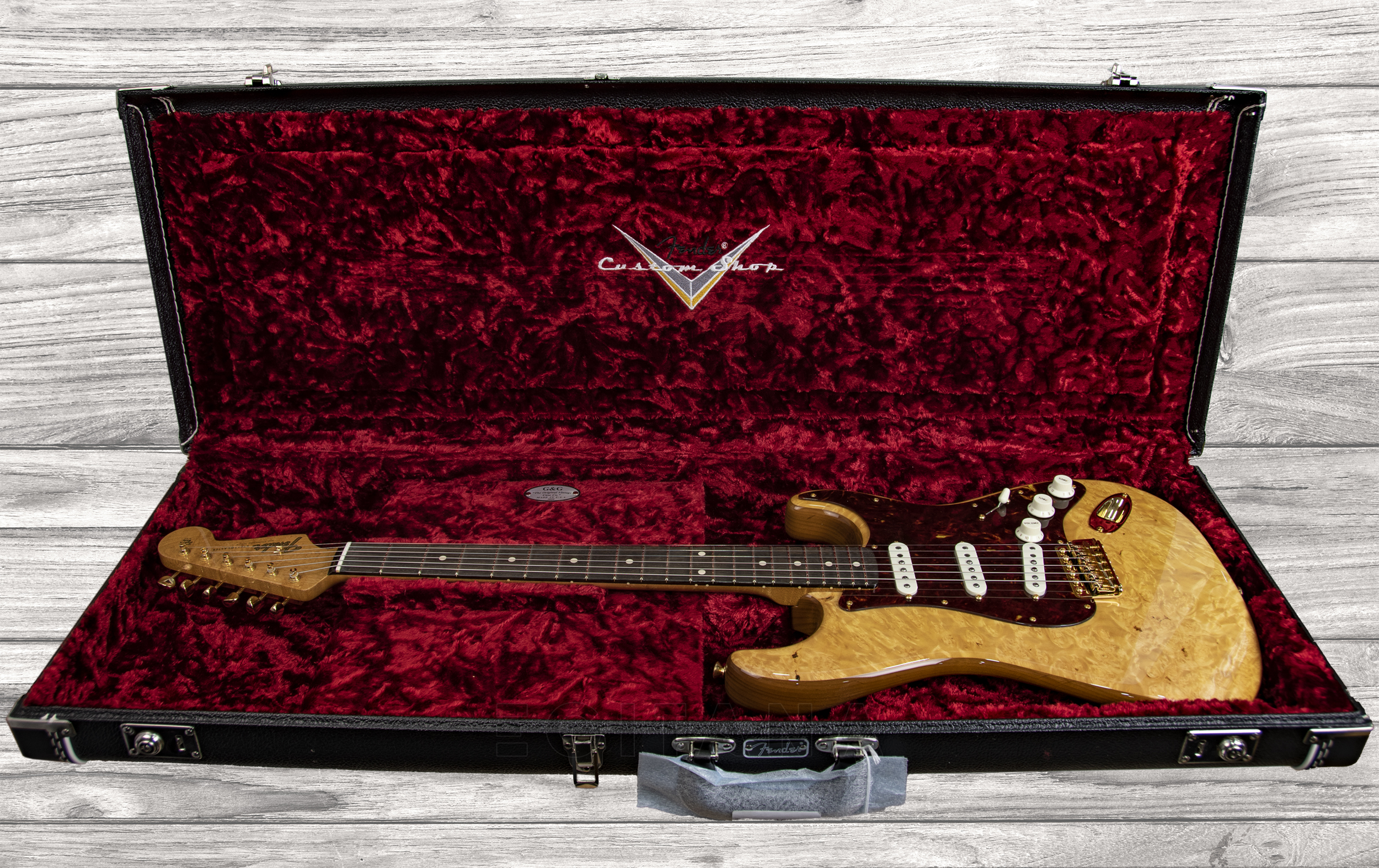 fender-custom-shop-artisan-maple-burl-stratocaster-aged-natural_5f60c66396bad.jpg