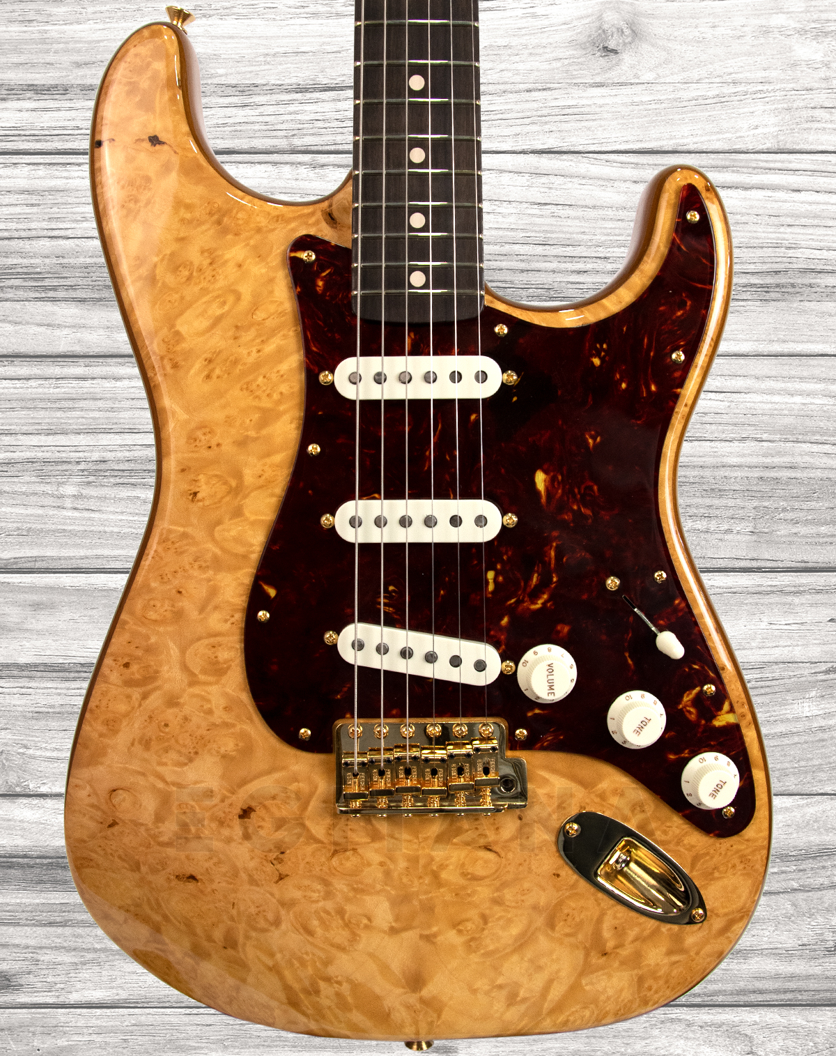 fender-custom-shop-artisan-maple-burl-stratocaster-aged-natural_5f60c6666599d.jpg