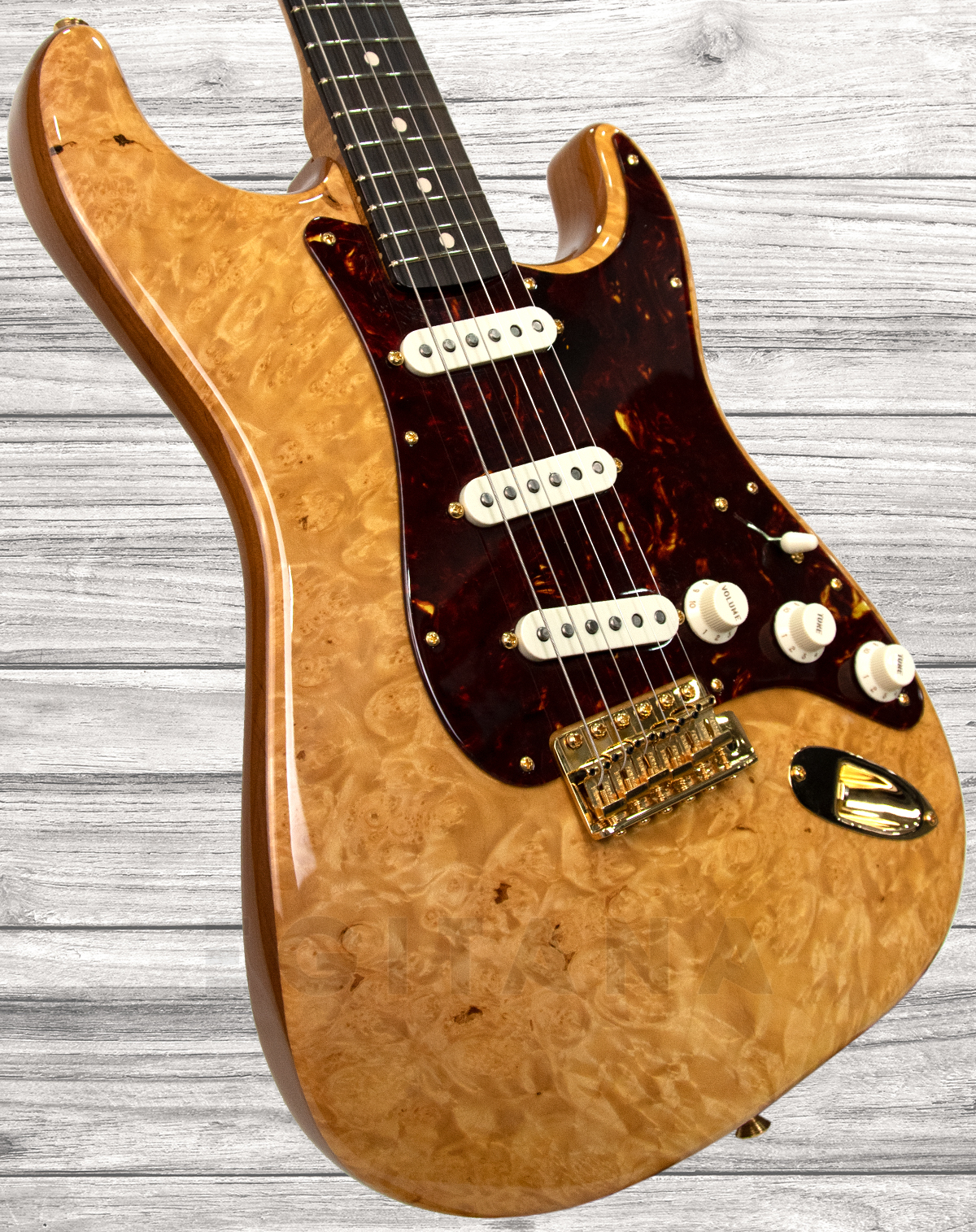 fender-custom-shop-artisan-maple-burl-stratocaster-aged-natural_5f60c66880ff5.jpg