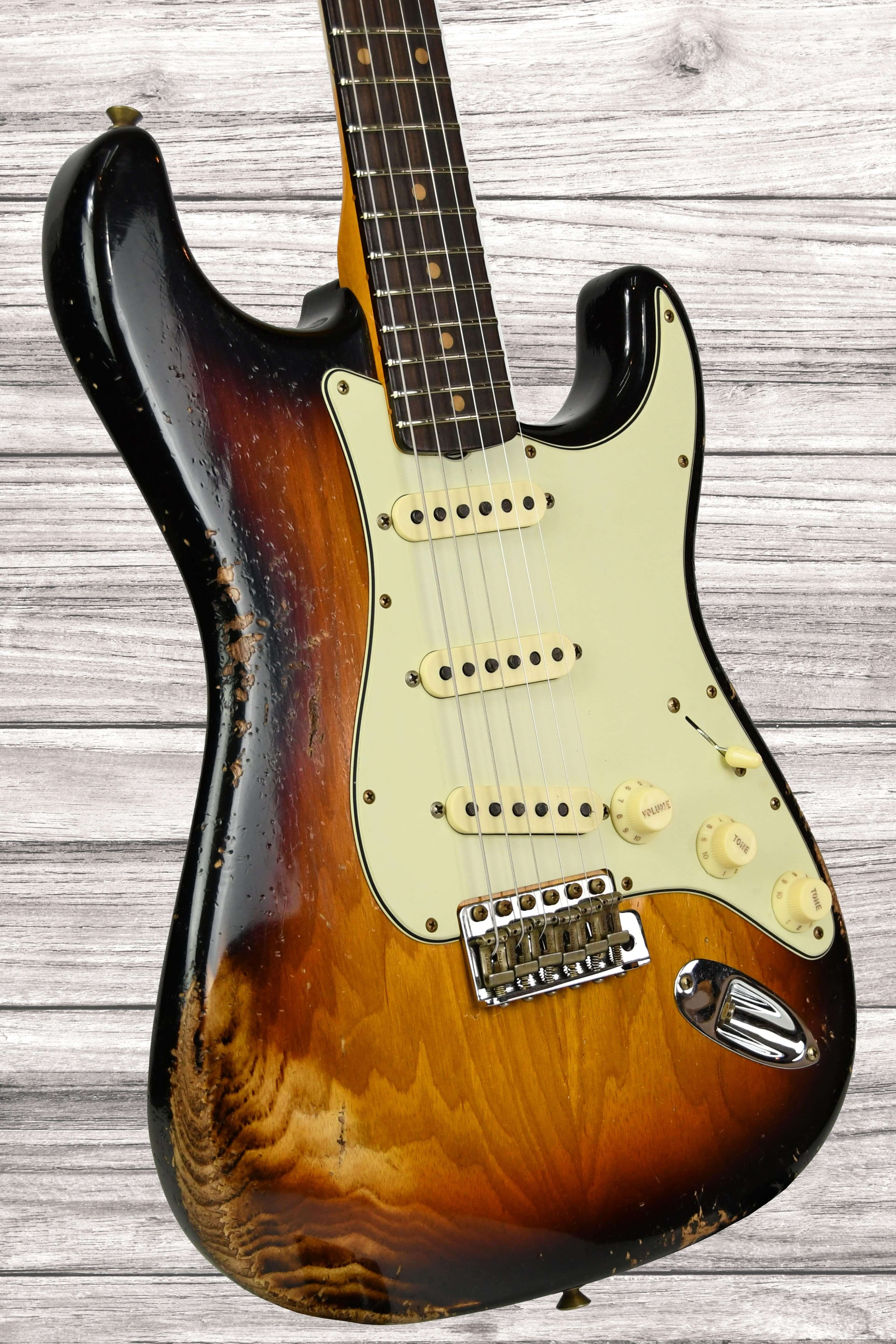 fender-custom-shop-lim-ed-62-strat-heavy-relic-faded-3-color-sunburst_66d7337a10d55.jpg