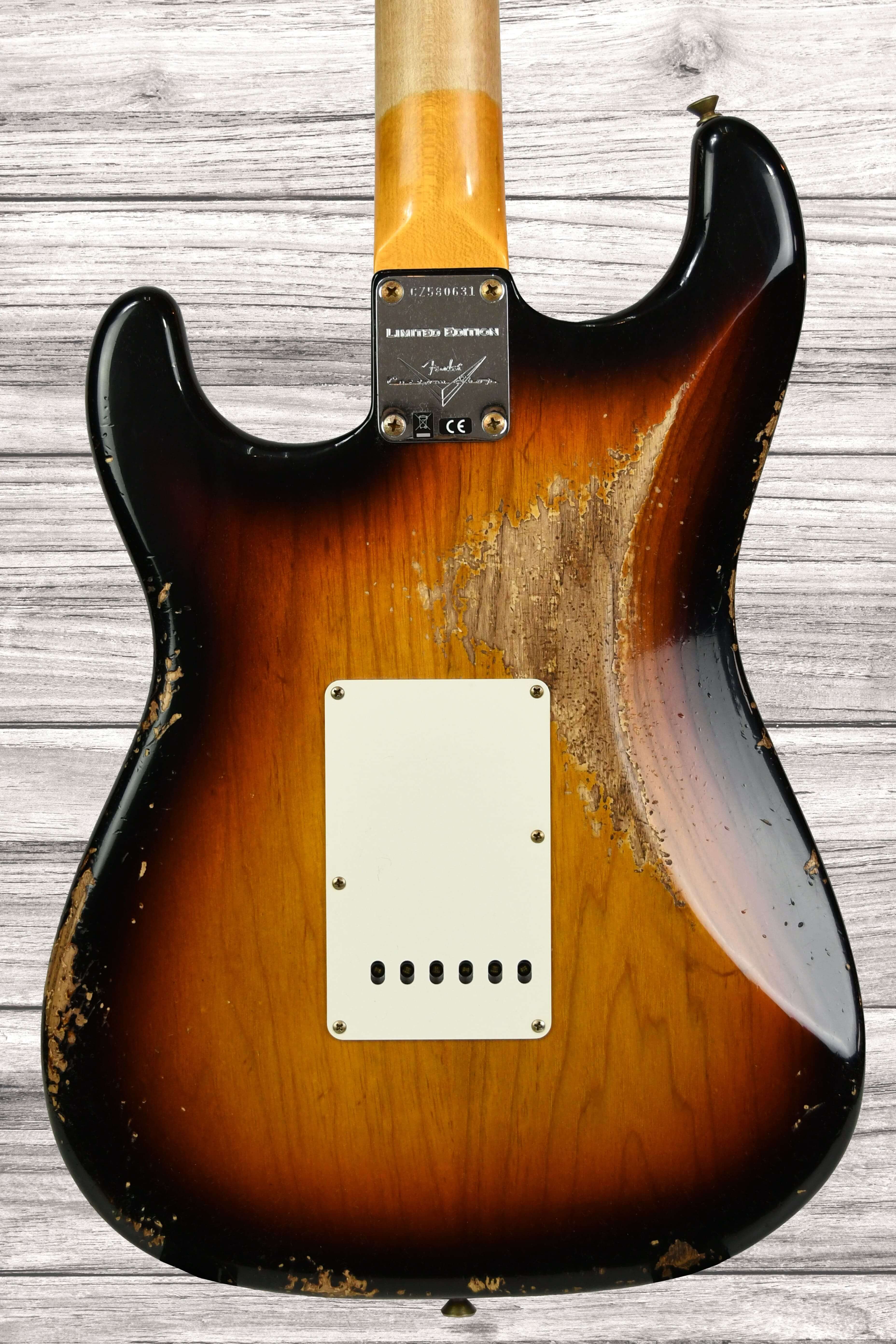 fender-custom-shop-lim-ed-62-strat-heavy-relic-faded-3-color-sunburst_66d7338a8d186.jpg