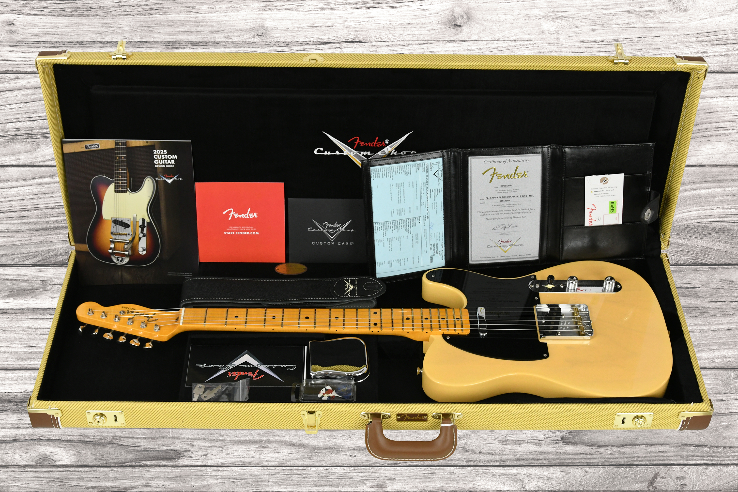 fender-custom-shop-limited-edition-54-telecaster-nocaster-blonde_693175b5bd807.jpg