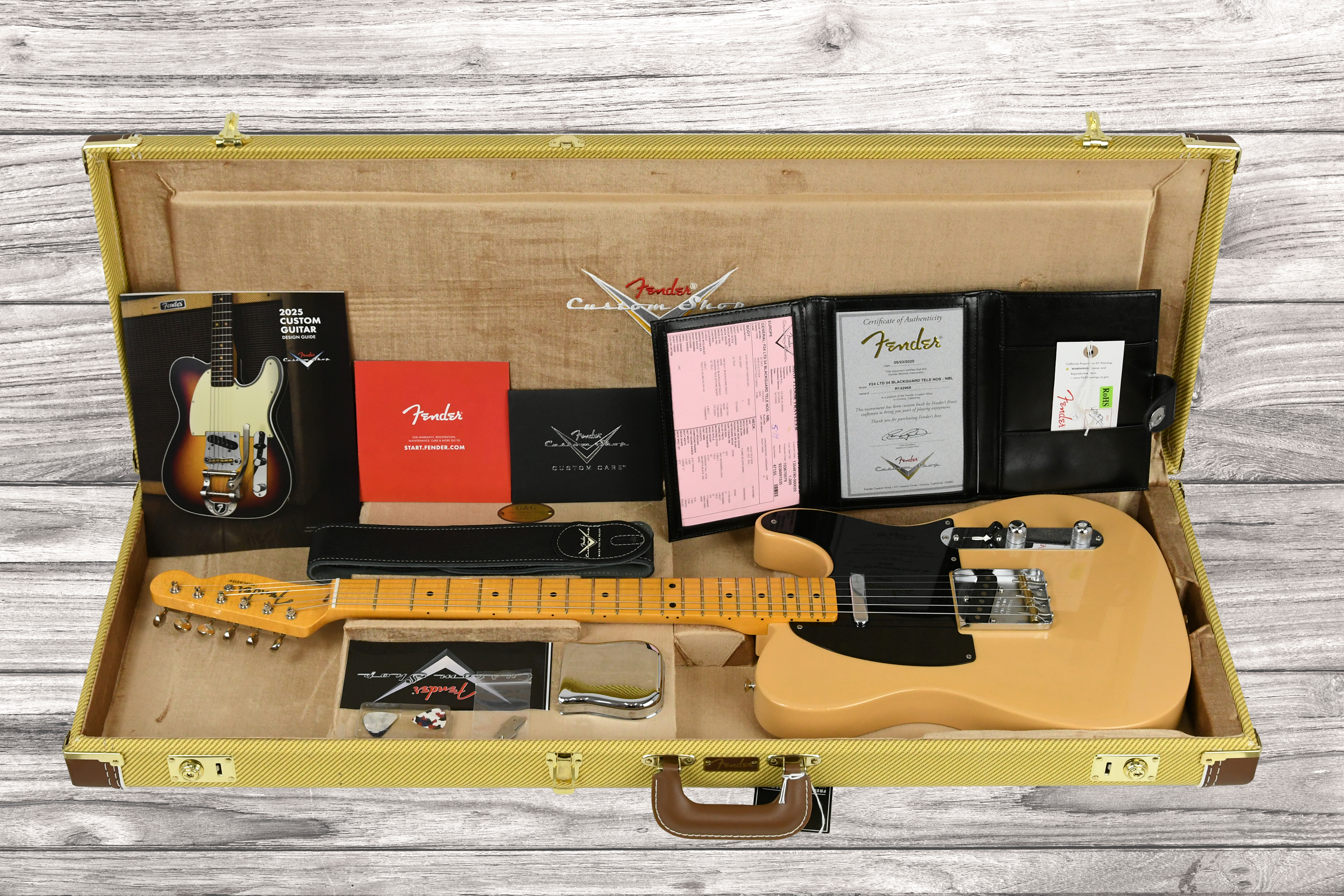 fender-custom-shop-limited-edition-54-telecaster-nocaster-blonde_693176828954e.jpg