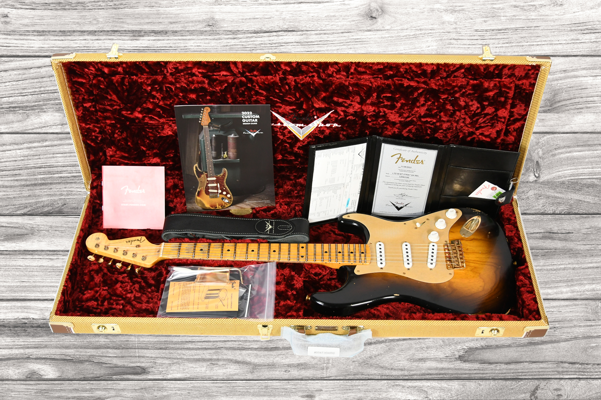 fender-custom-shop-limited-edition-55-bone-tone-relic-2a-flame-maple-fingerboard-wide-fade-2-color-sunburst-gold-hardware_641d8876de53d.jpg