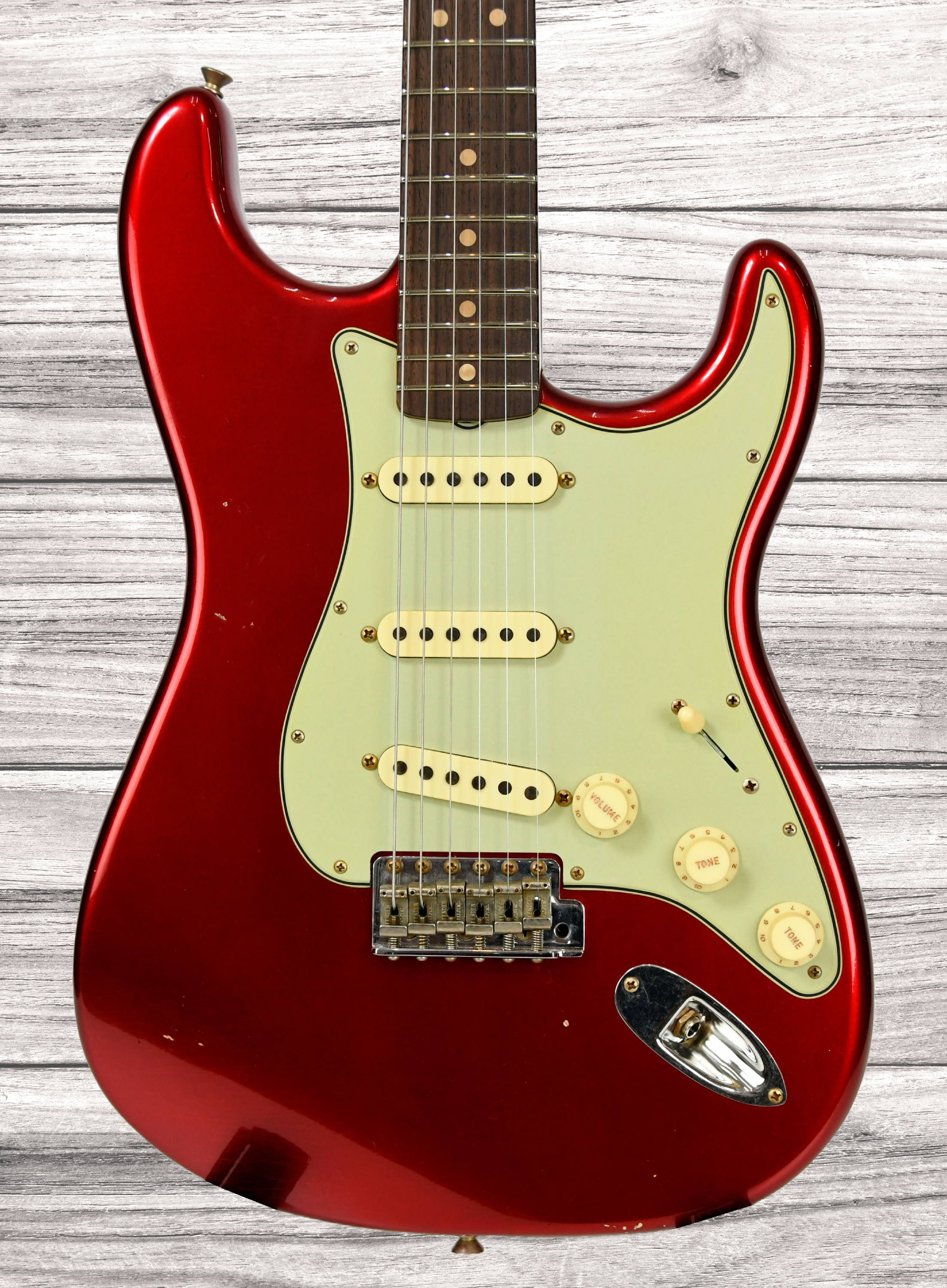 fender-custom-shop-limited-edition-56-strat-maple-neck-super-heavy-relic-candy-apple-red_68b05df47c14f.jpg