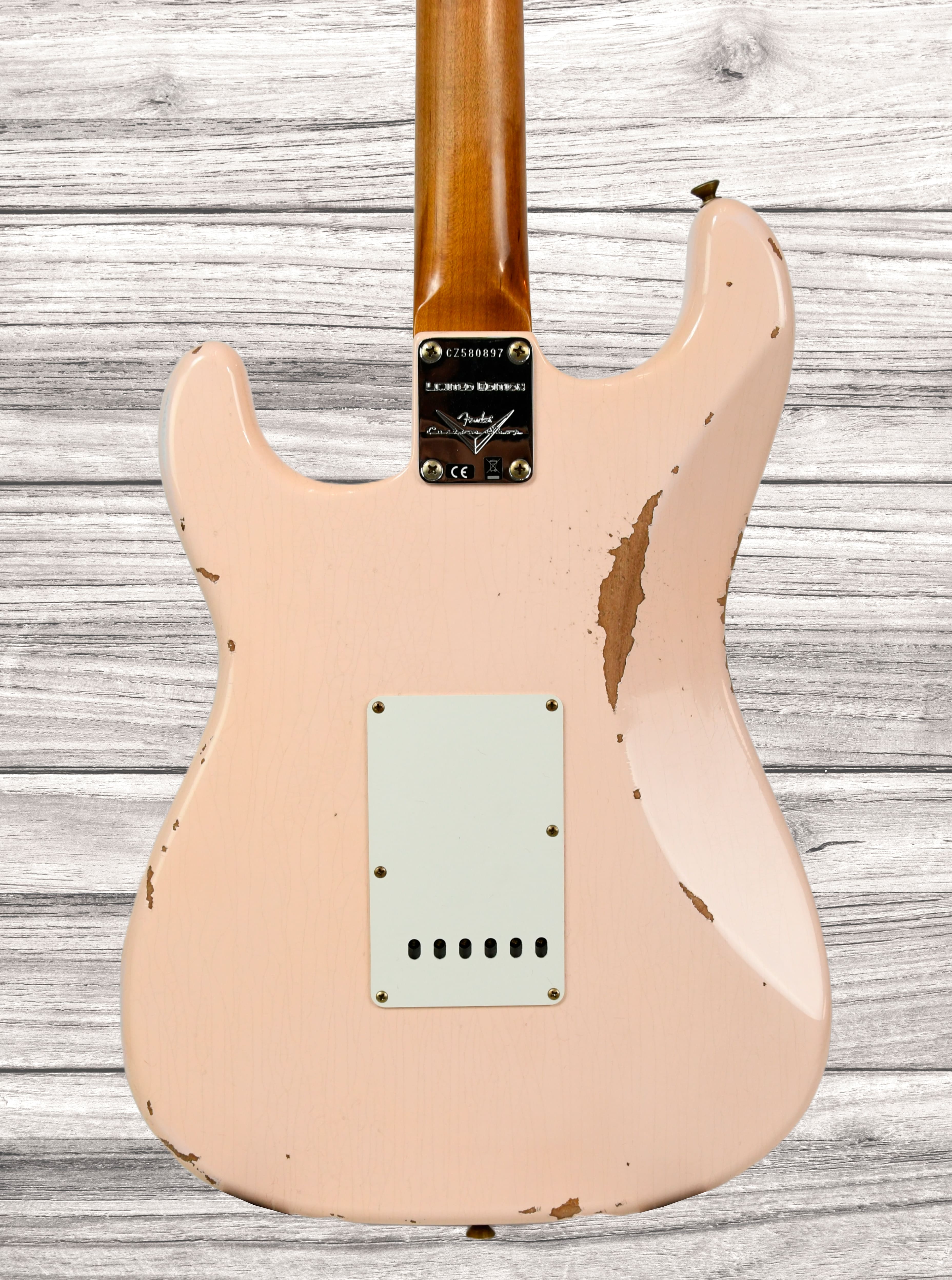 fender-custom-shop-limited-edition-63-strat-relic-super-faded-aged-shell-pink_679364b9cd6bb.jpg