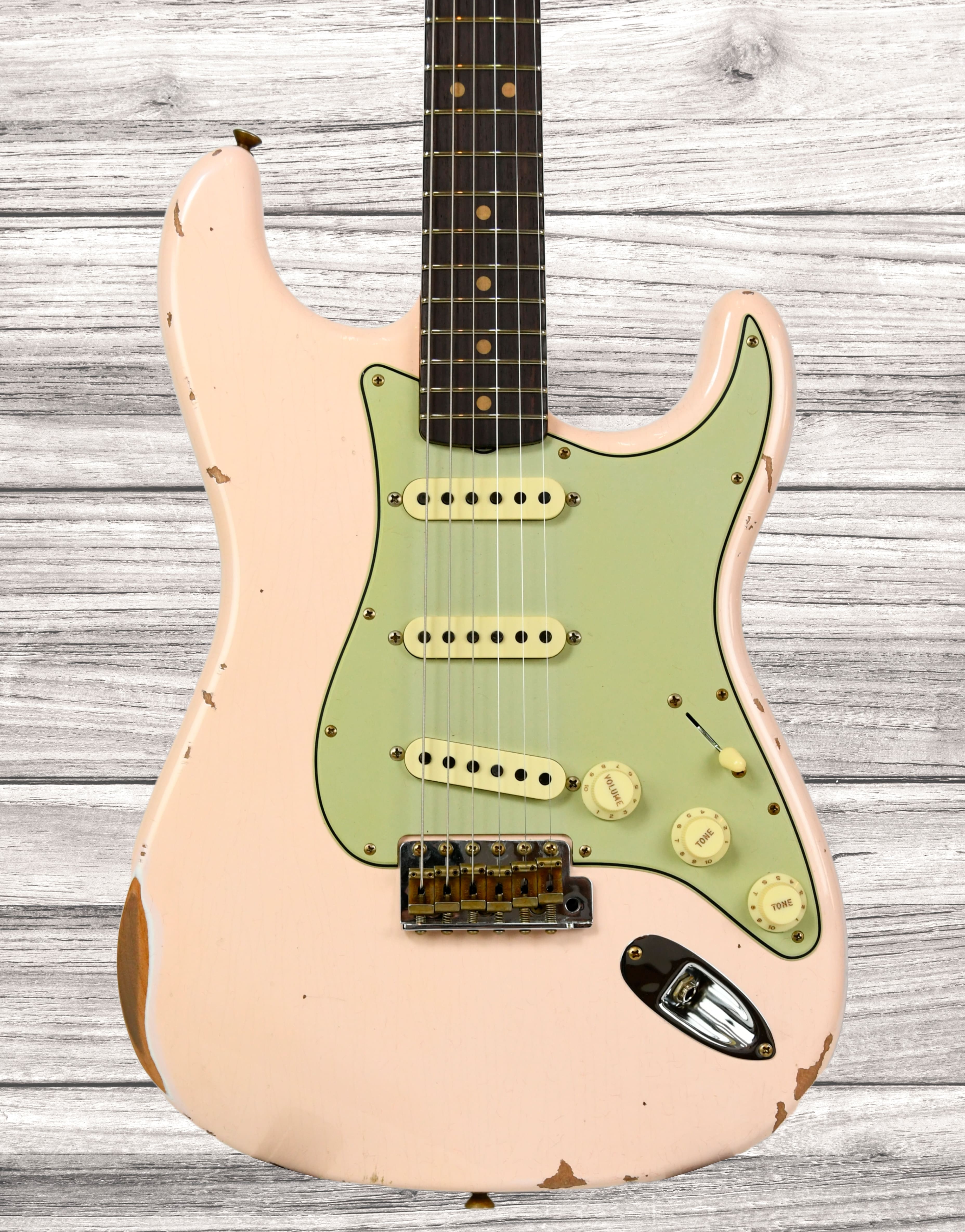 fender-custom-shop-limited-edition-63-strat-relic-super-faded-aged-shell-pink_679364c9943df.jpg