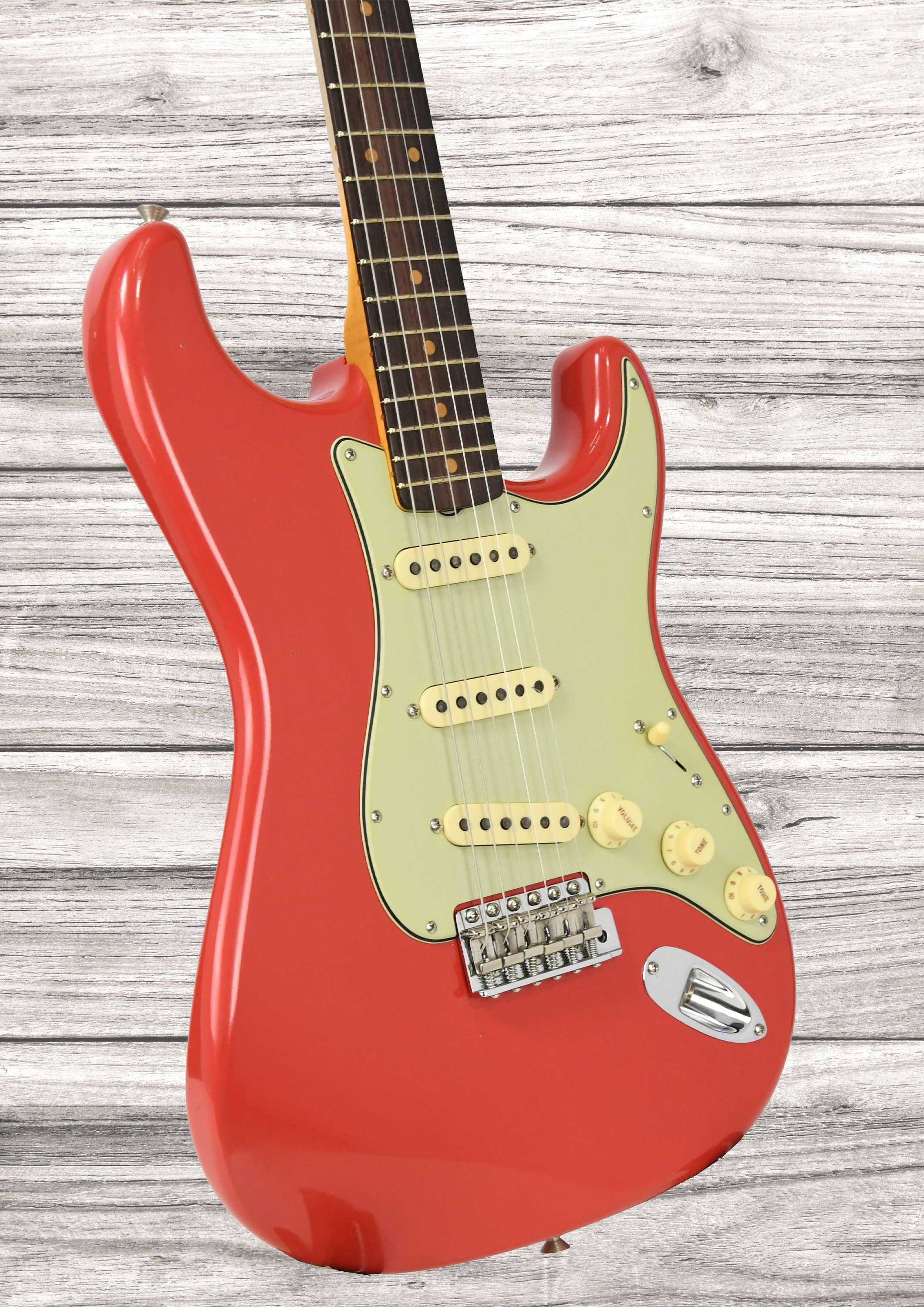 fender-custom-shop-limited-edition-63-stratocaster-journeyman-relic-aged-fiesta-red_694ab7335433e.jpg