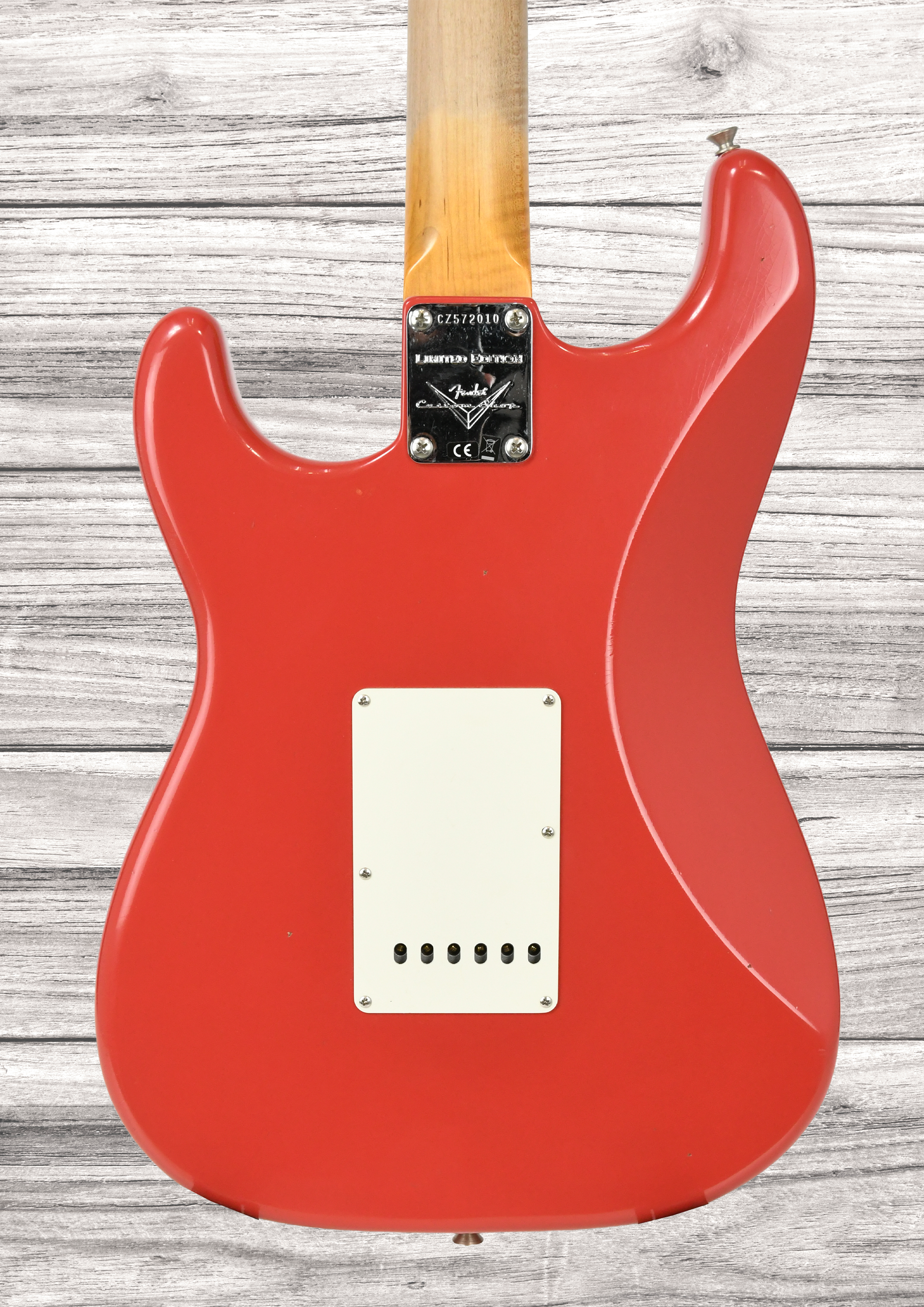 fender-custom-shop-limited-edition-63-stratocaster-journeyman-relic-aged-fiesta-red_694ab74184ba6.png