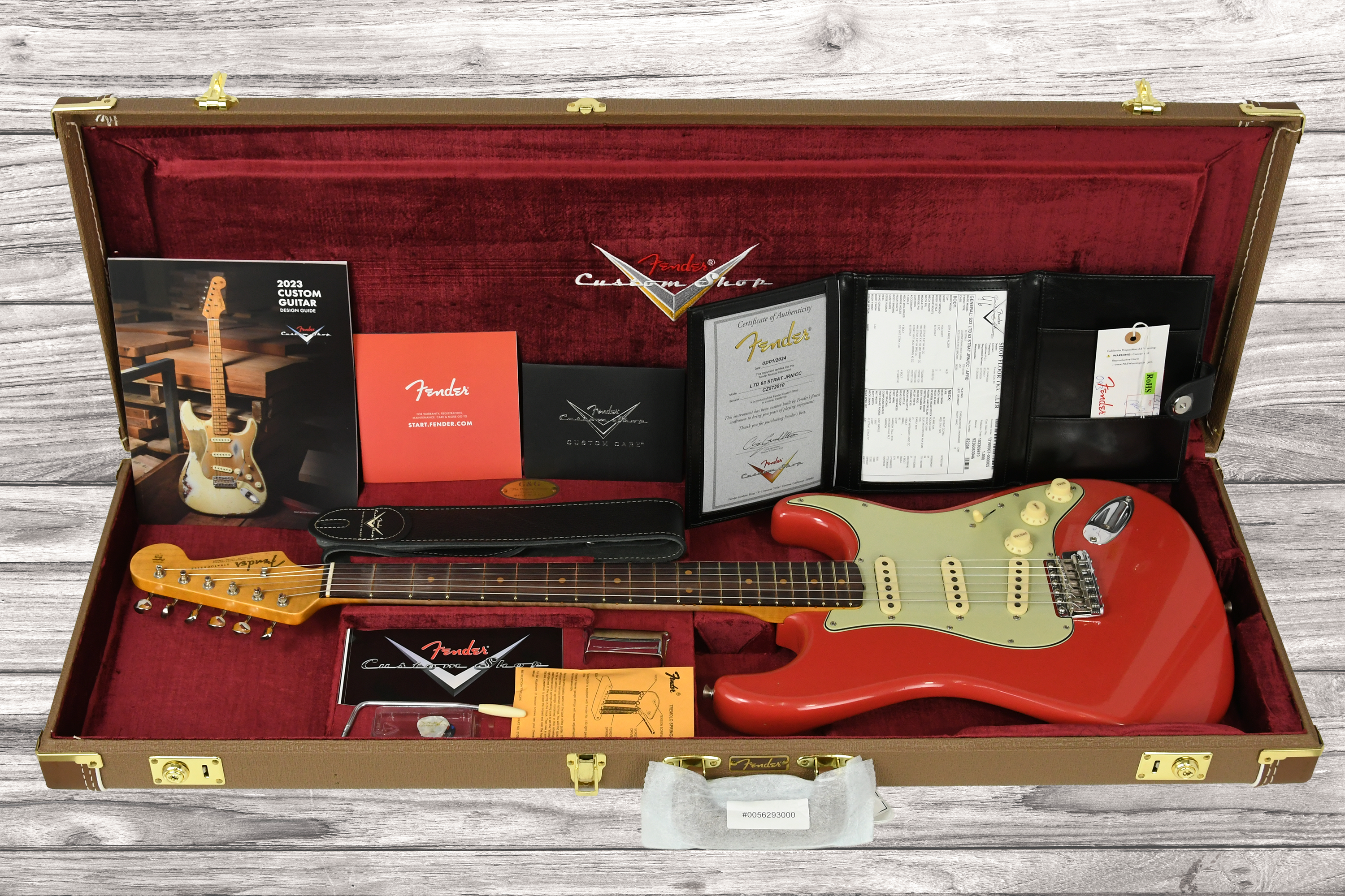 fender-custom-shop-limited-edition-63-stratocaster-journeyman-relic-aged-fiesta-red_694ab7488b6b3.png