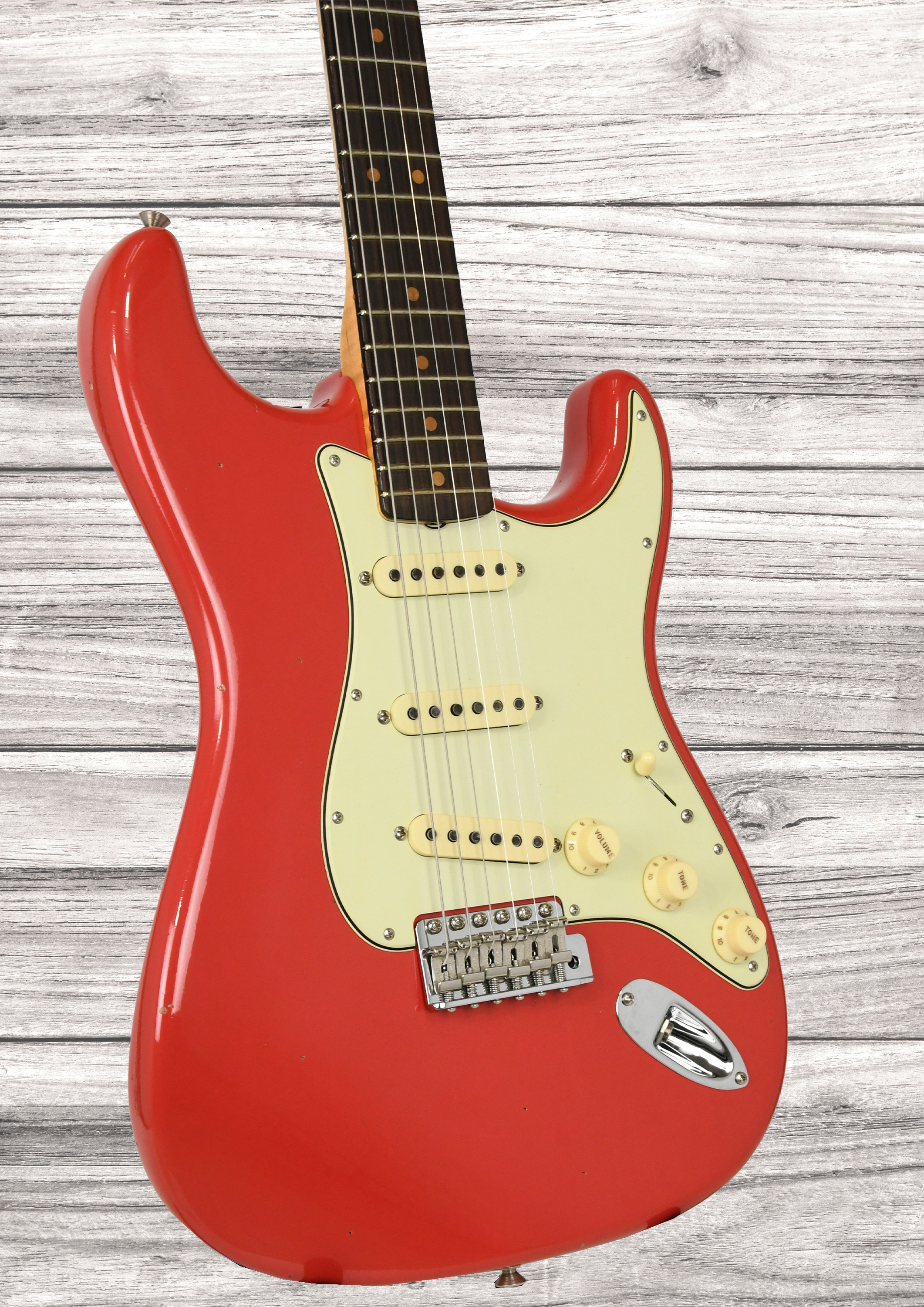 fender-custom-shop-limited-edition-63-stratocaster-journeyman-relic-aged-fiesta-red_69aefa4e66a0b.jpg