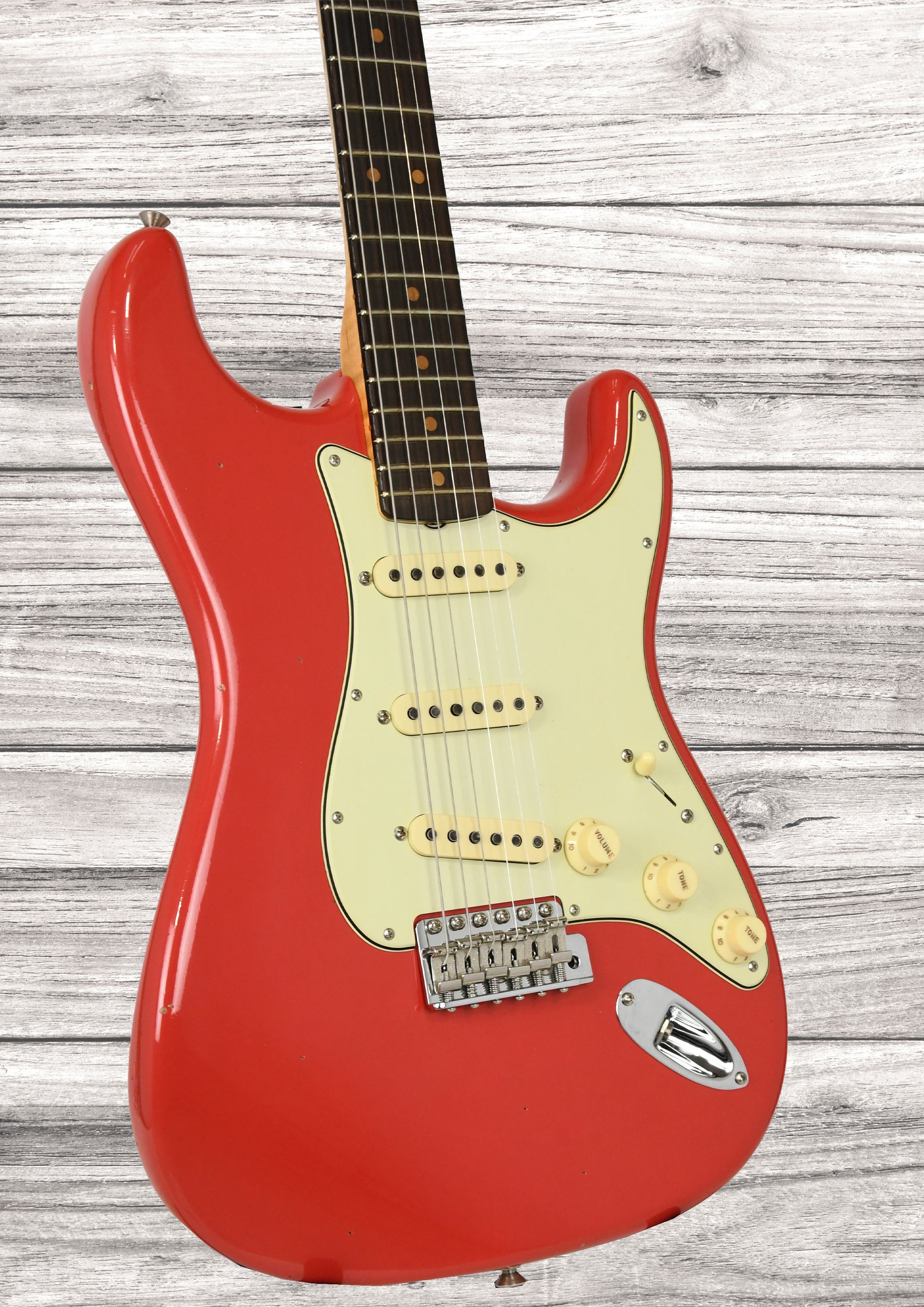 fender-custom-shop-limited-edition-63-stratocaster-journeyman-relic-aged-fiesta-red_69aefa4e66a0b.png
