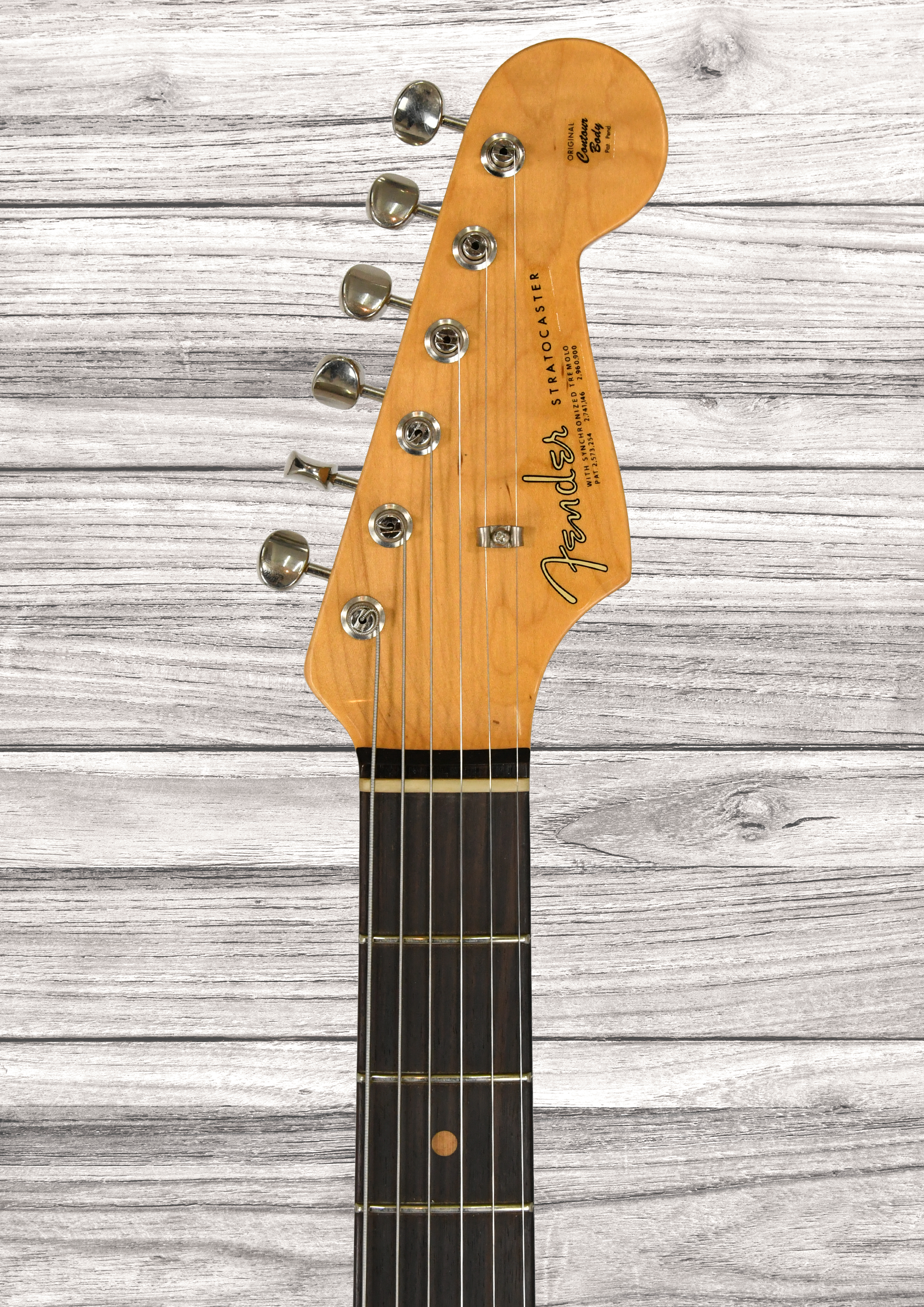 fender-custom-shop-limited-edition-63-stratocaster-journeyman-relic-aged-fiesta-red_69aefa557e2cc.png