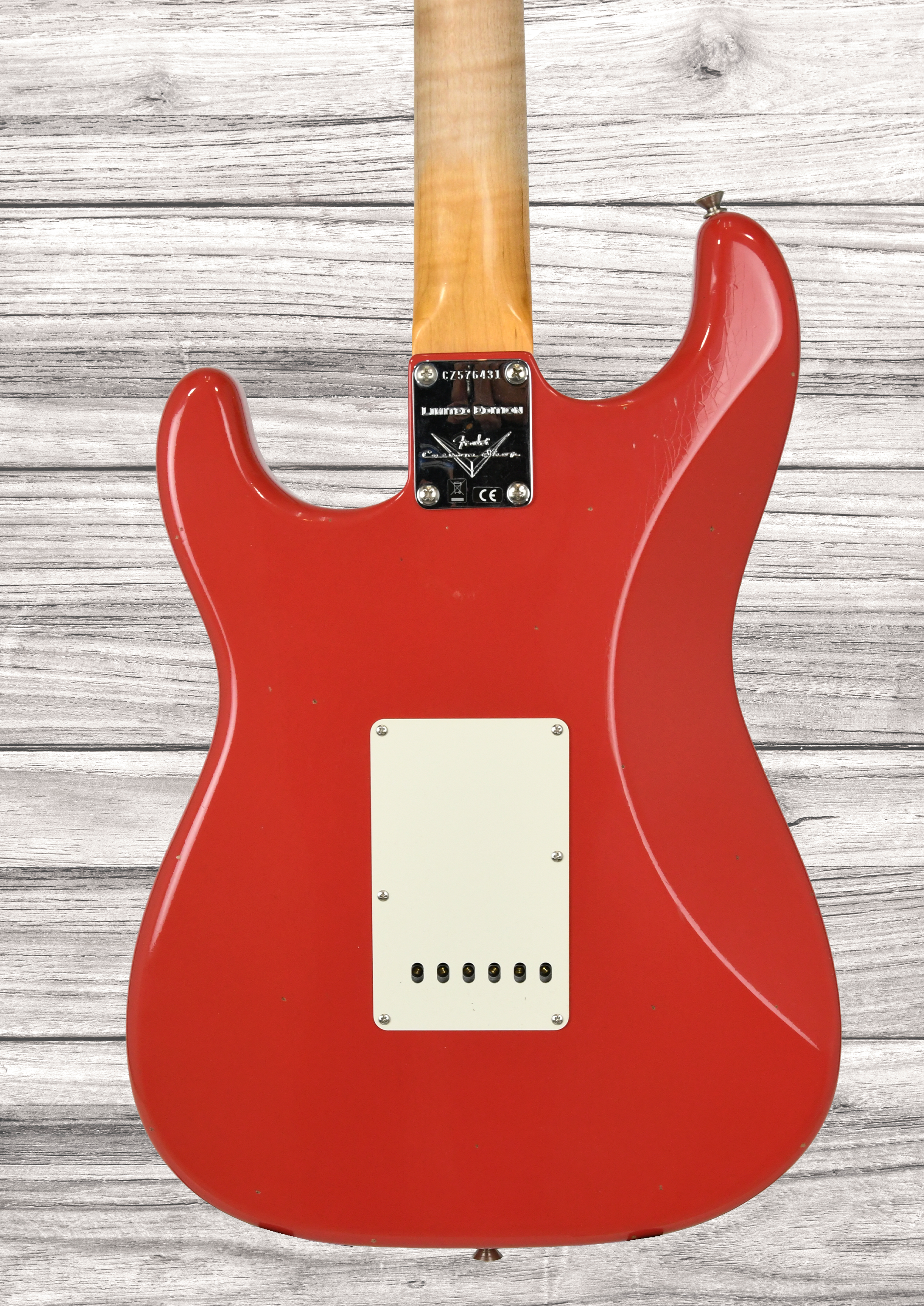 fender-custom-shop-limited-edition-63-stratocaster-journeyman-relic-aged-fiesta-red_69aefa5c9eb5c.png