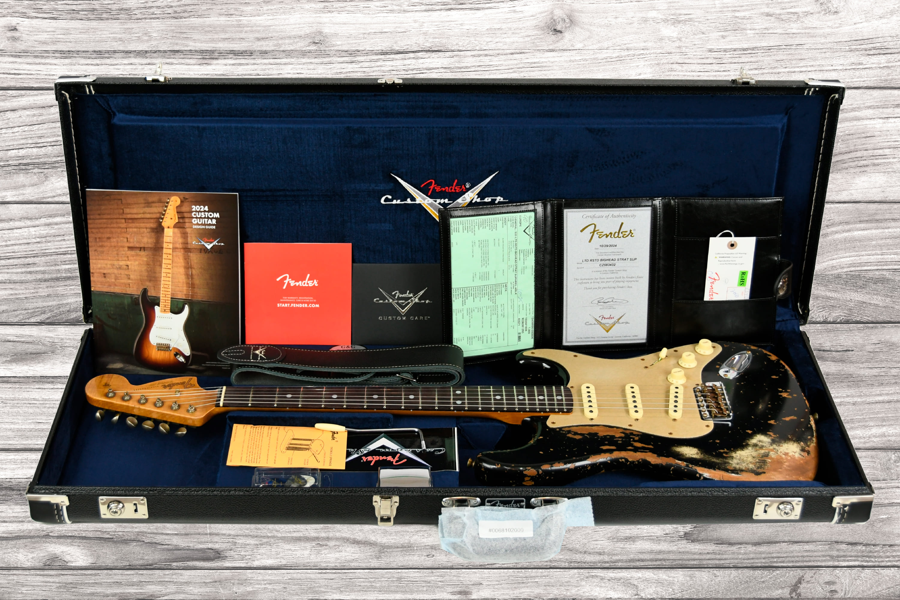 fender-custom-shop-limited-edition-66-stratocaster-super-heavy-relic-aged-black_678a4401a2a2e.jpg