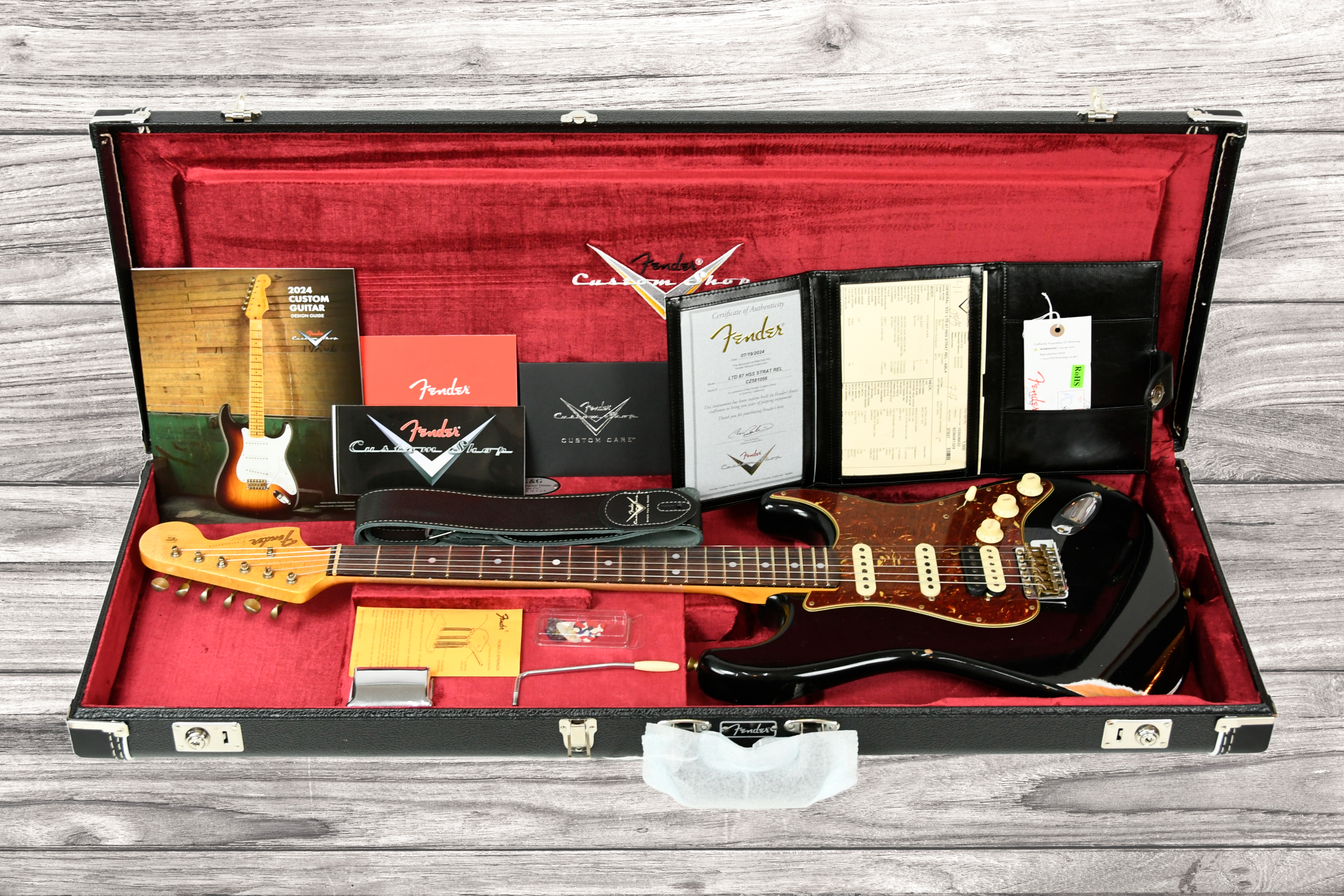 fender-custom-shop-limited-edition-67-strat-hss-relic-aged-black_66e319691981d.jpg