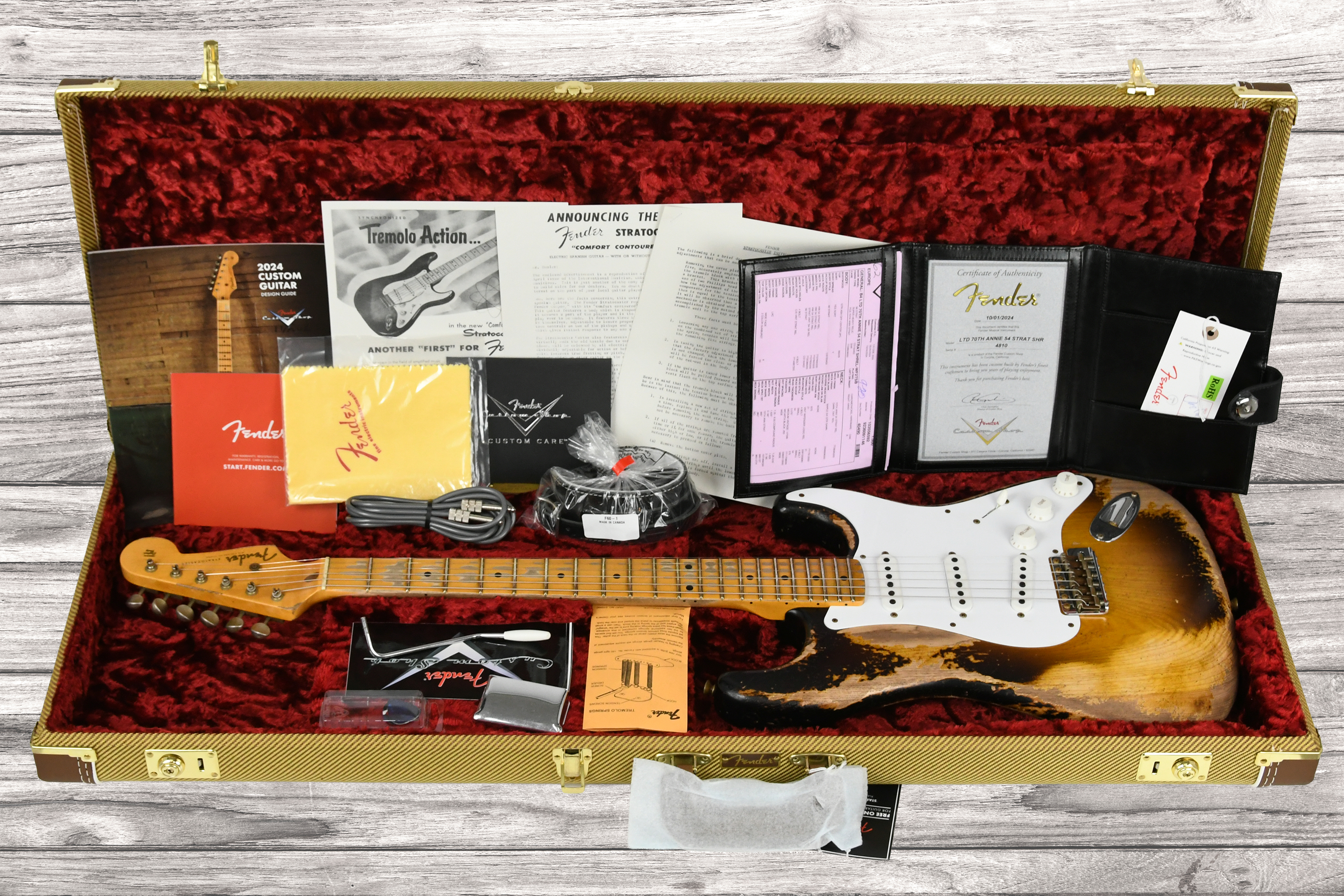 fender-custom-shop-limited-edition-70th-anniversary-54-strat-super-heavy-relic-2-color-sunburst_6932ab255fb70.jpg