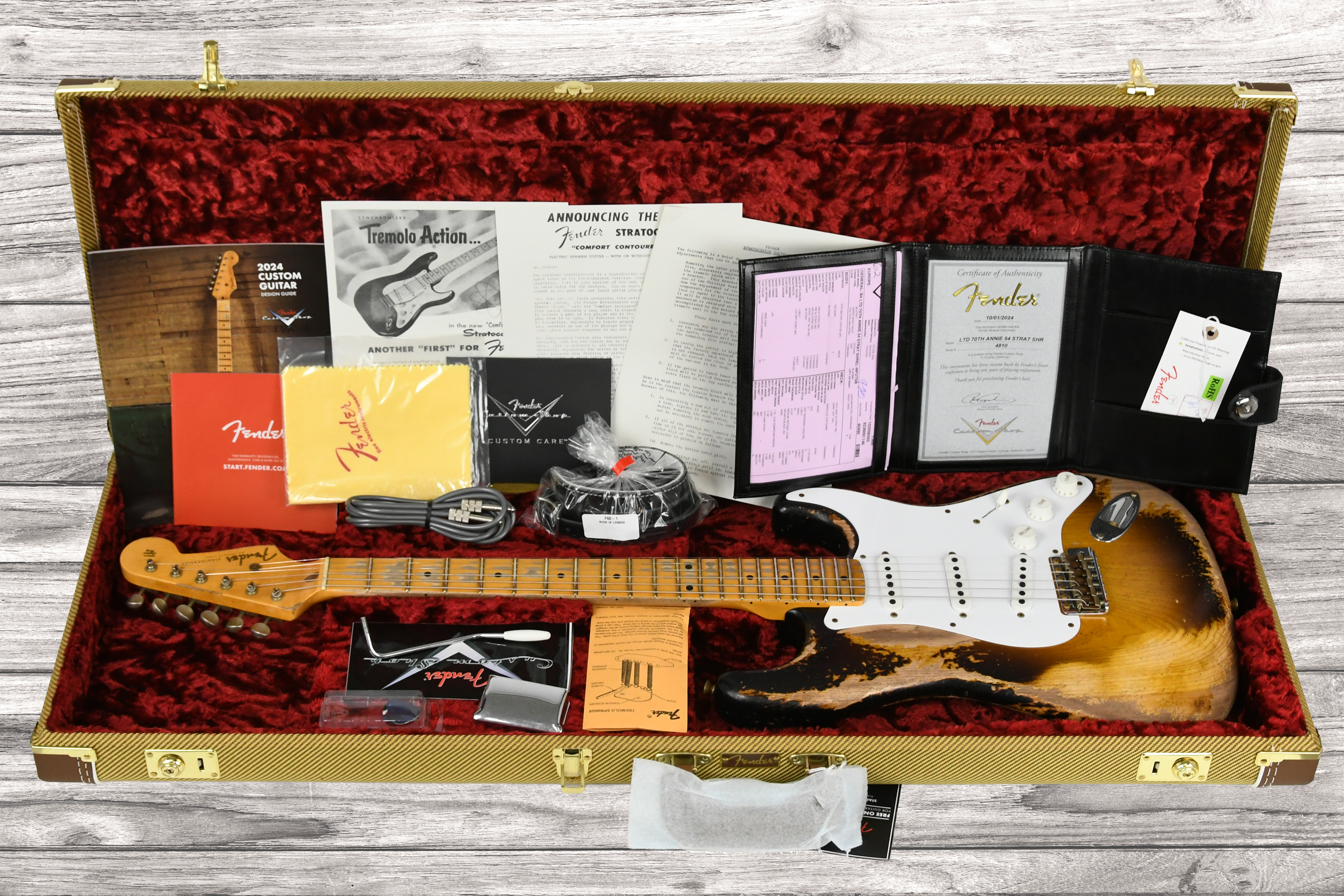 fender-custom-shop-limited-edition-70th-anniversary-54-strat-super-heavy-relic-2-color-sunburst_6932ab255fb70.png