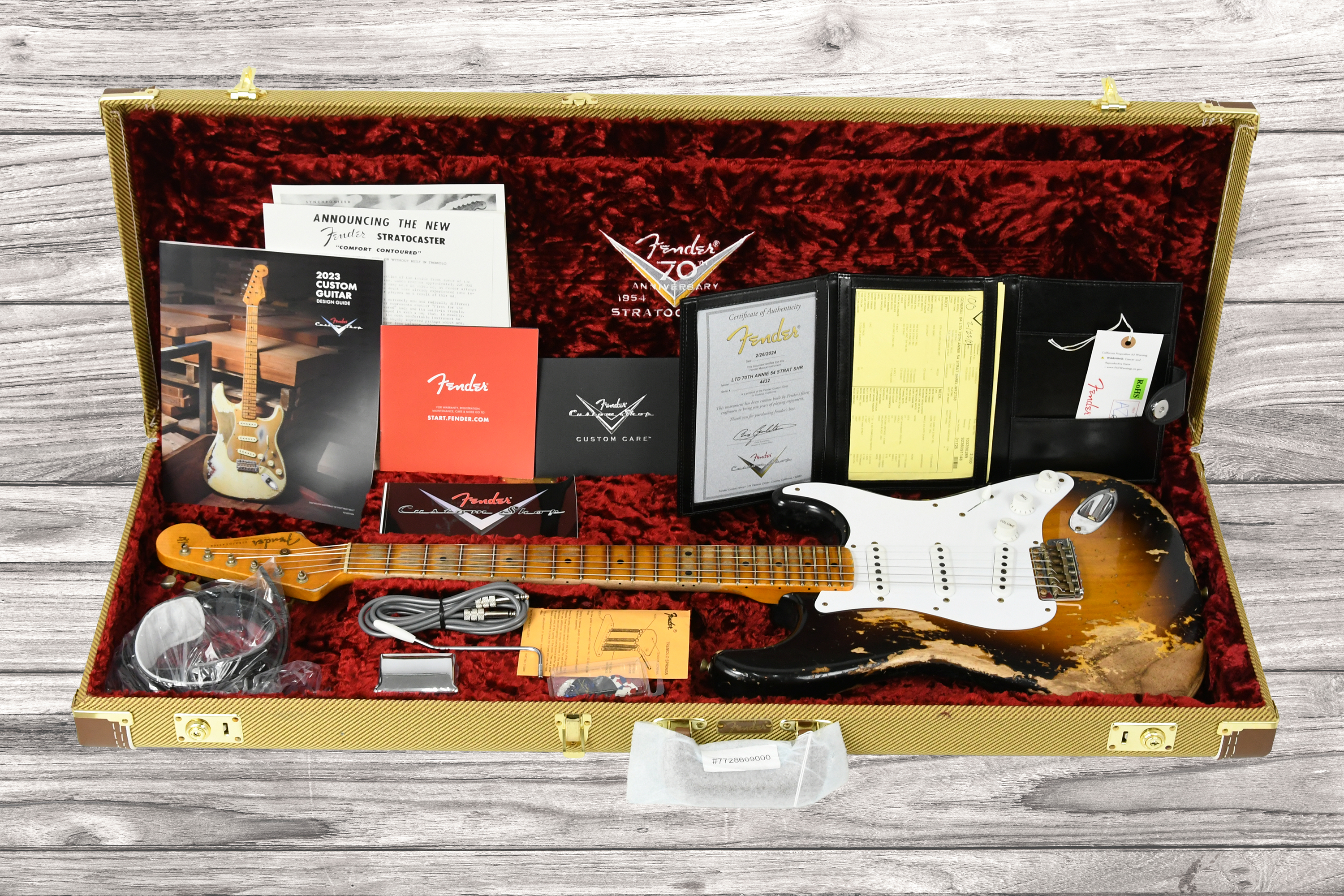 fender-custom-shop-limited-edition-70th-anniversary-54-strat-super-heavy-relic-2-color-sunburst_69691da3a45f8.jpg