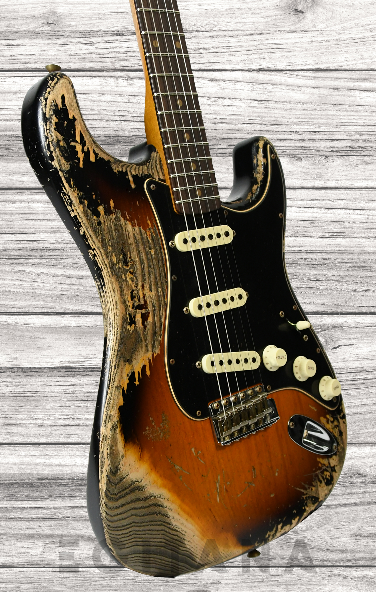 fender-custom-shop-limited-edition-poblano-strat-super-heavy-relic-super-faded-aged-3-color-sunburst_6350276755008.jpg